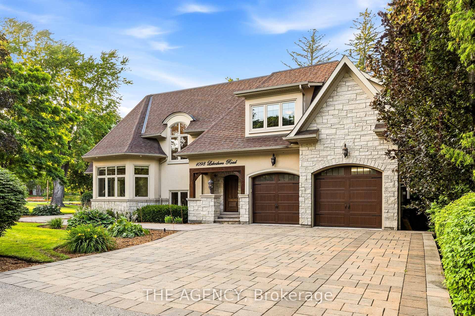Photo 1 of 1098 Lakeshore Road W, Oakville, Southwest — HOMEH