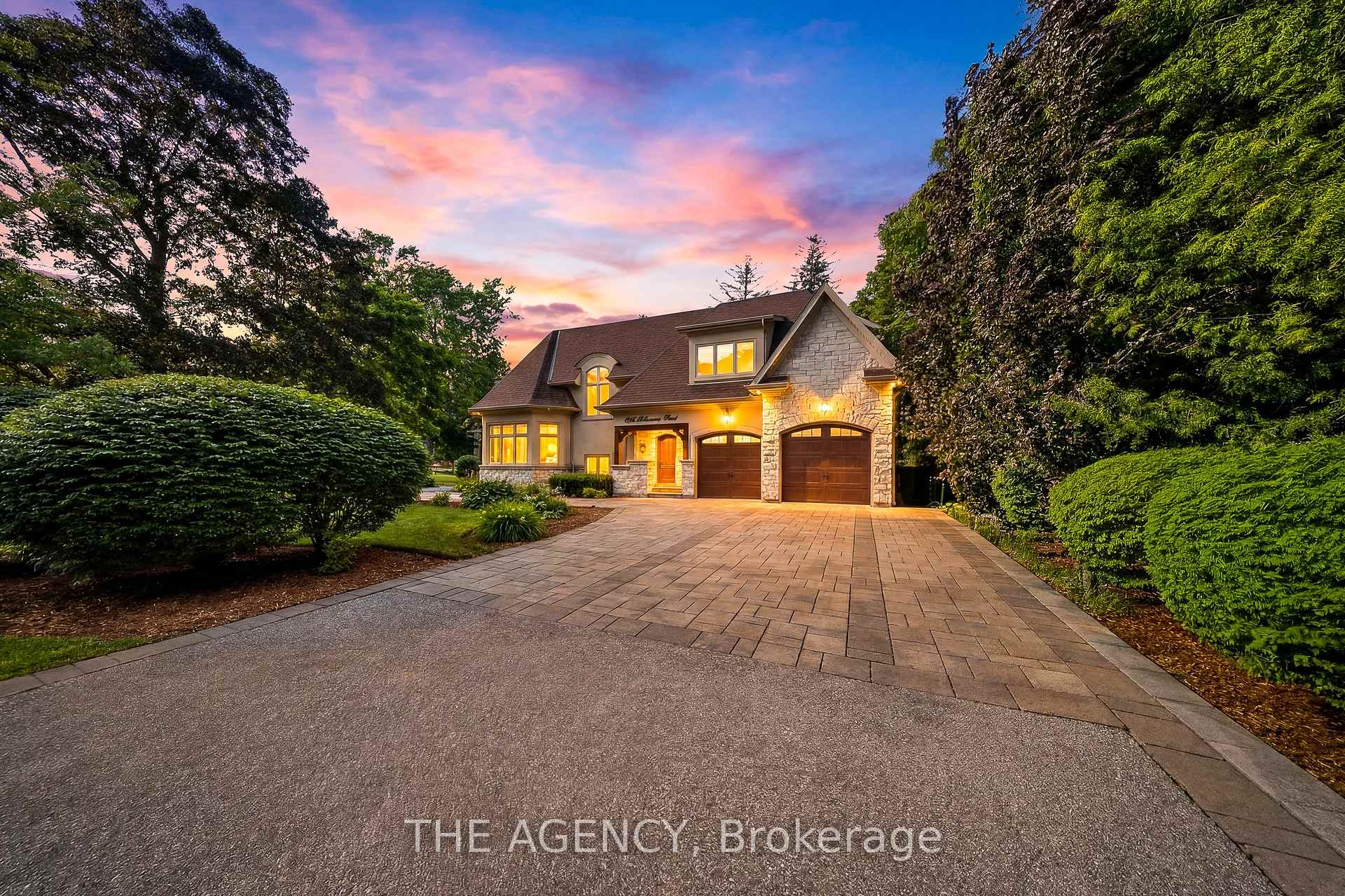 Photo 3 of 1098 Lakeshore Road W, Oakville, Southwest — HOMEH