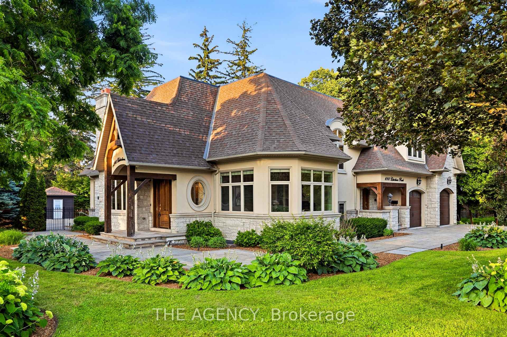 Photo 4 of 1098 Lakeshore Road W, Oakville, Southwest — HOMEH
