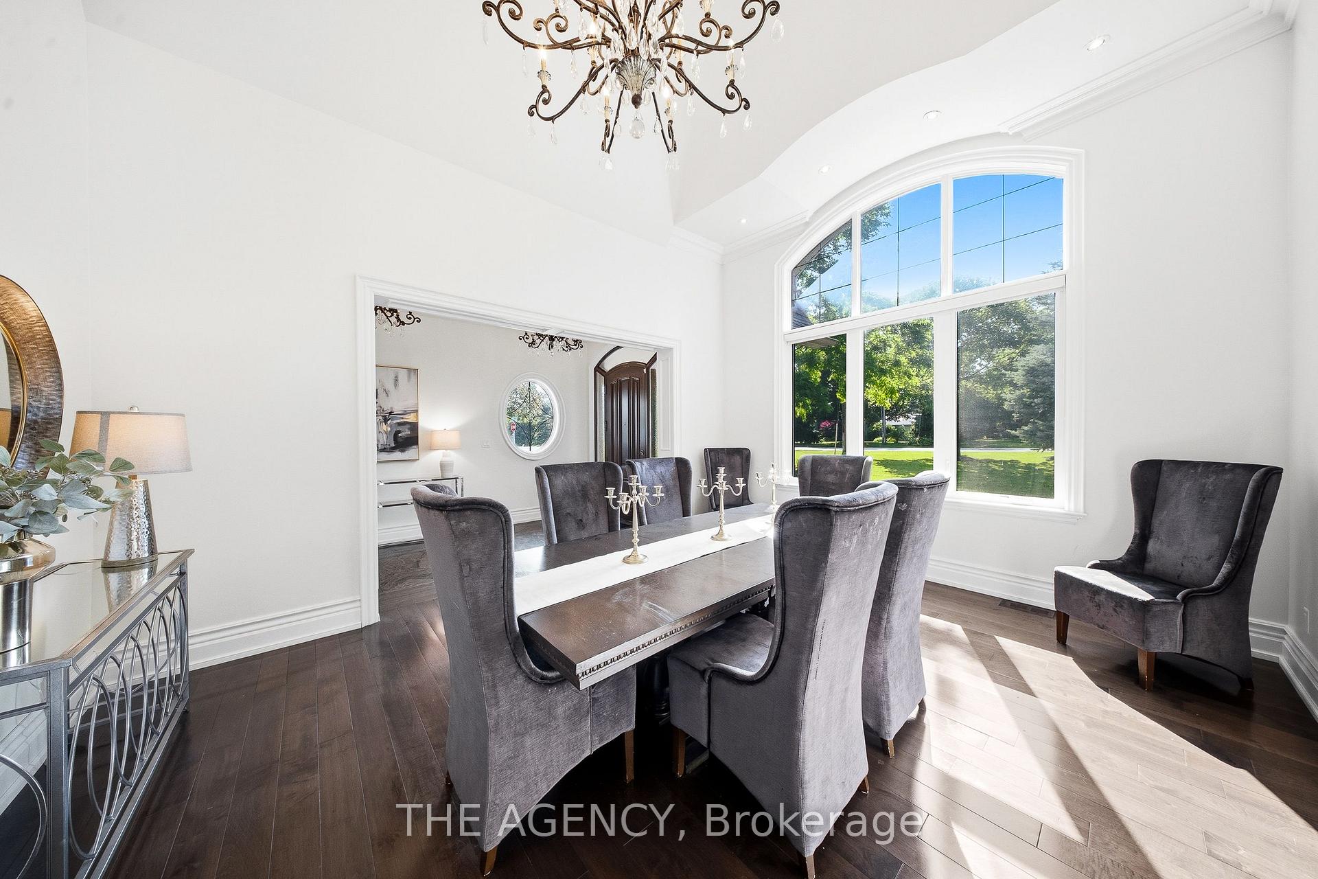 Photo 7 of 1098 Lakeshore Road W, Oakville, Southwest — HOMEH