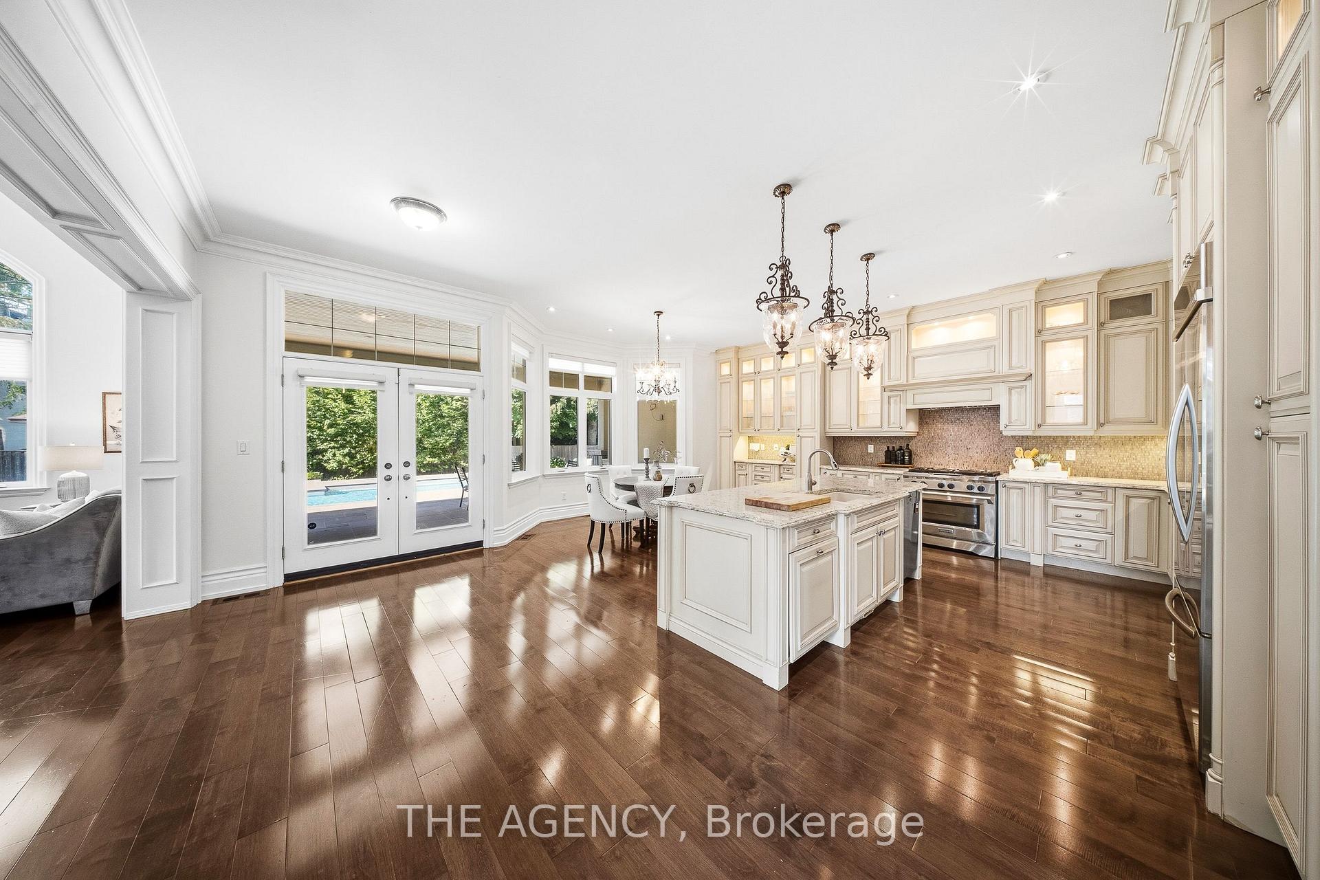 Photo 9 of 1098 Lakeshore Road W, Oakville, Southwest — HOMEH