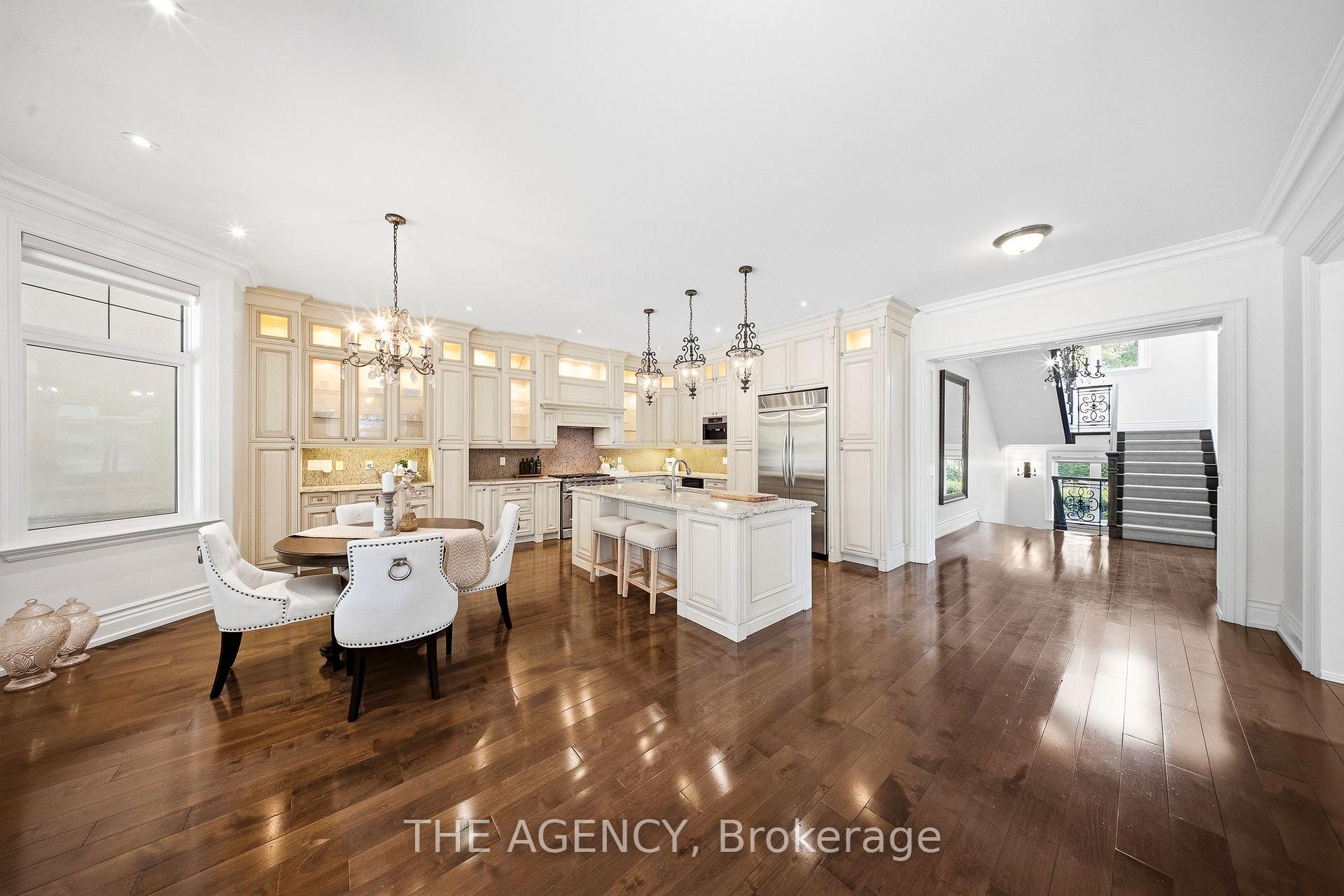 Photo 10 of 1098 Lakeshore Road W, Oakville, Southwest — HOMEH