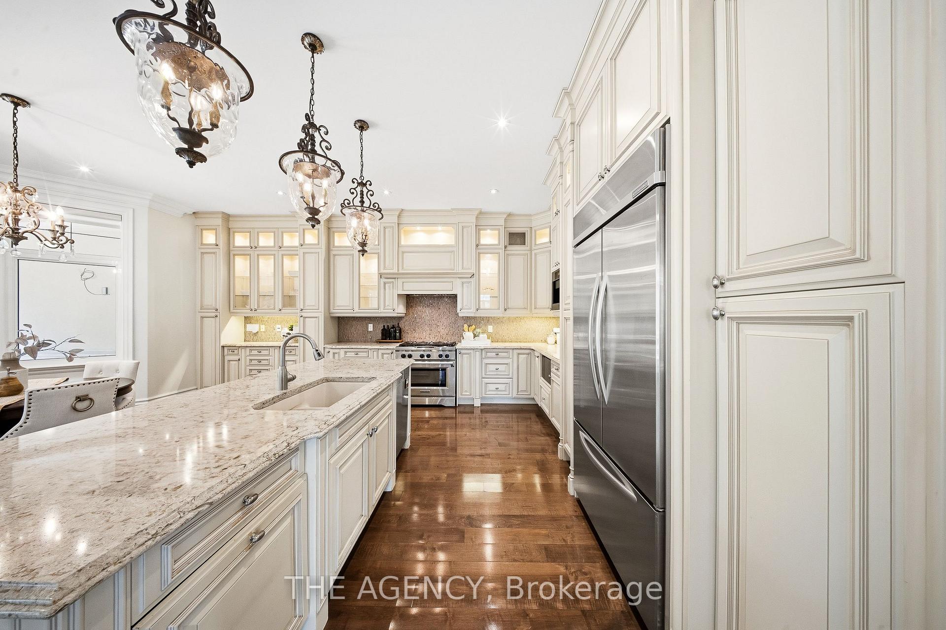 Photo 12 of 1098 Lakeshore Road W, Oakville, Southwest — HOMEH