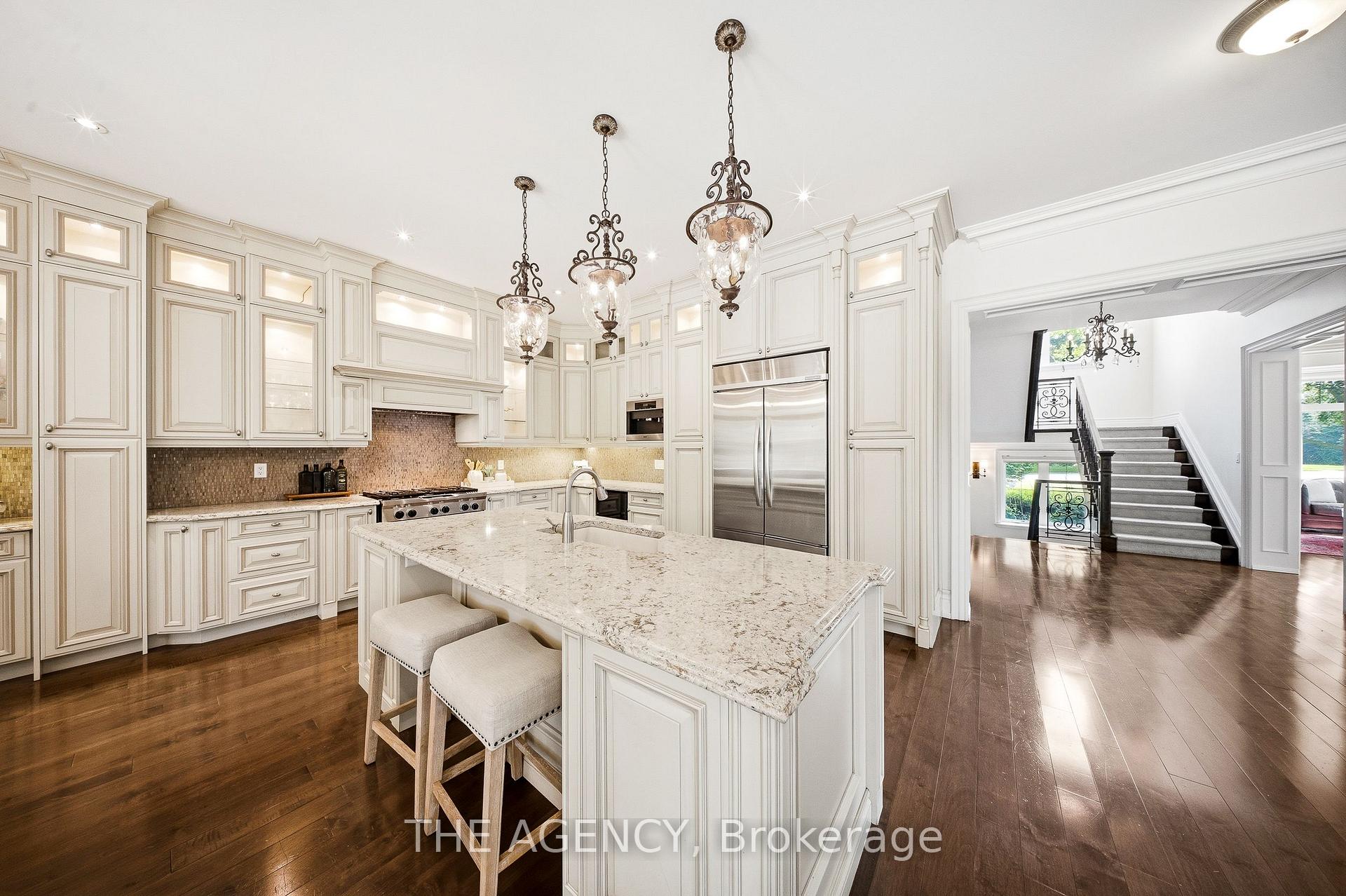 Photo 13 of 1098 Lakeshore Road W, Oakville, Southwest — HOMEH