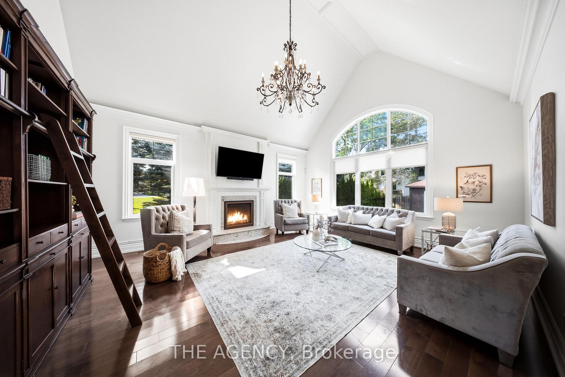 Photo 14 of 1098 Lakeshore Road W, Oakville, Southwest — HOMEH