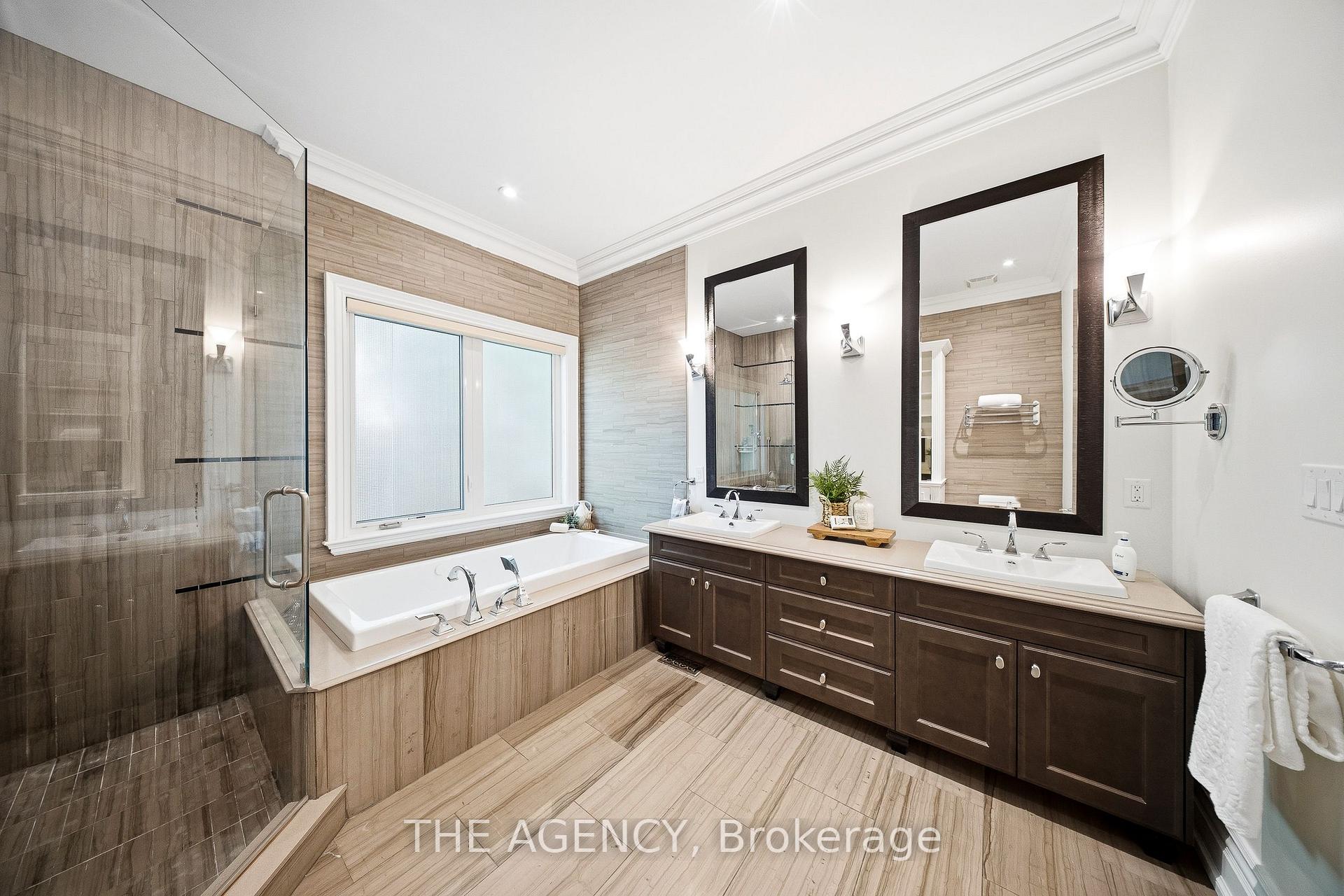 Photo 17 of 1098 Lakeshore Road W, Oakville, Southwest — HOMEH