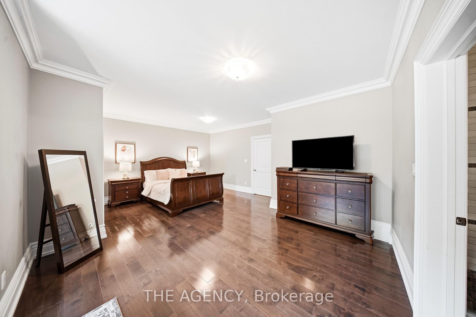 Photo 22 of 1098 Lakeshore Road W, Oakville, Southwest — HOMEH
