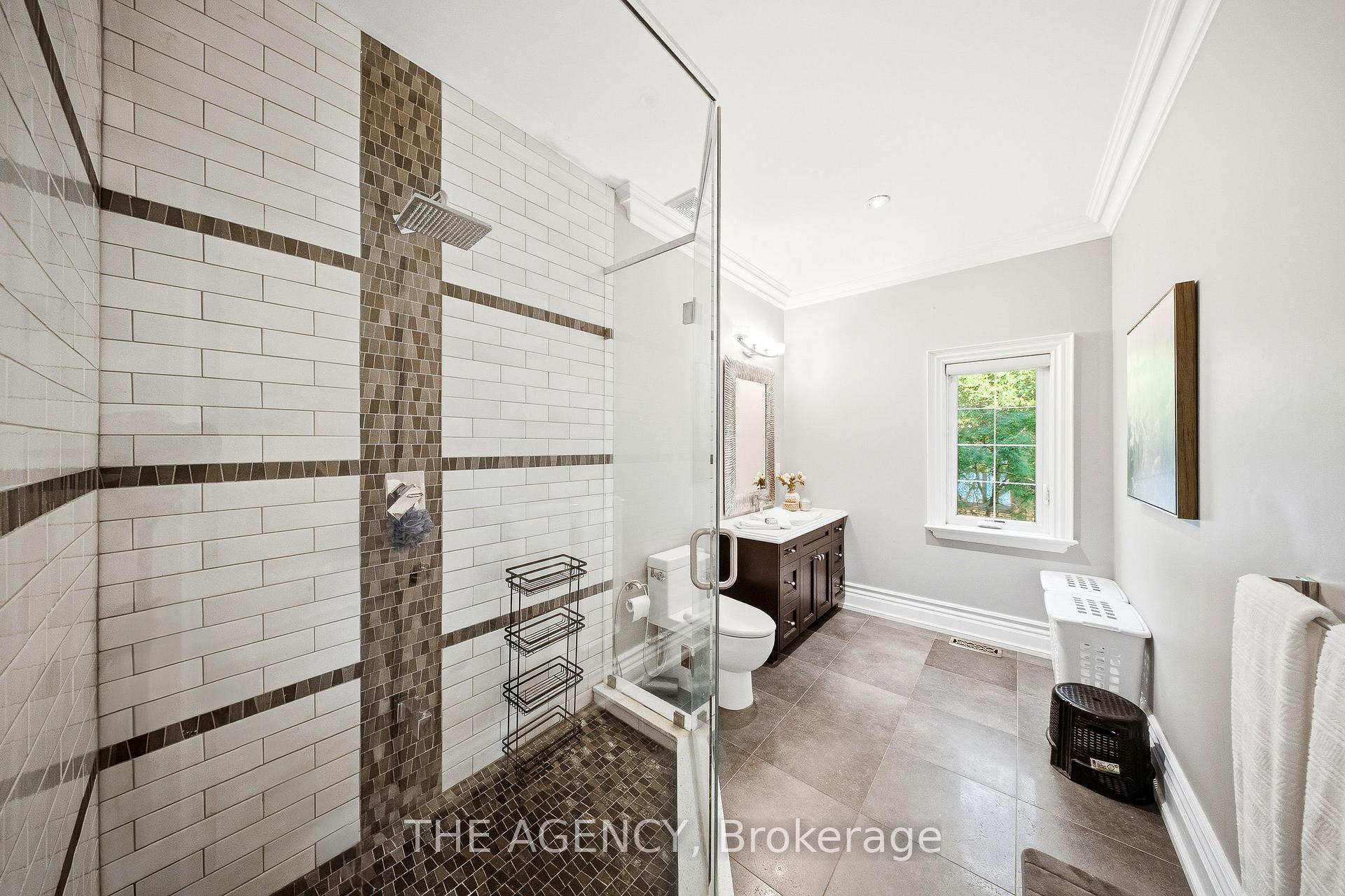 Photo 24 of 1098 Lakeshore Road W, Oakville, Southwest — HOMEH