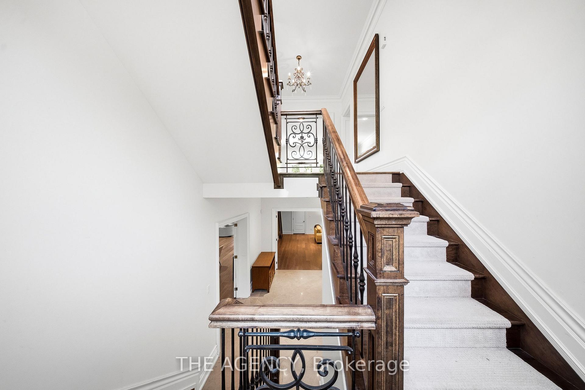 Photo 25 of 1098 Lakeshore Road W, Oakville, Southwest — HOMEH