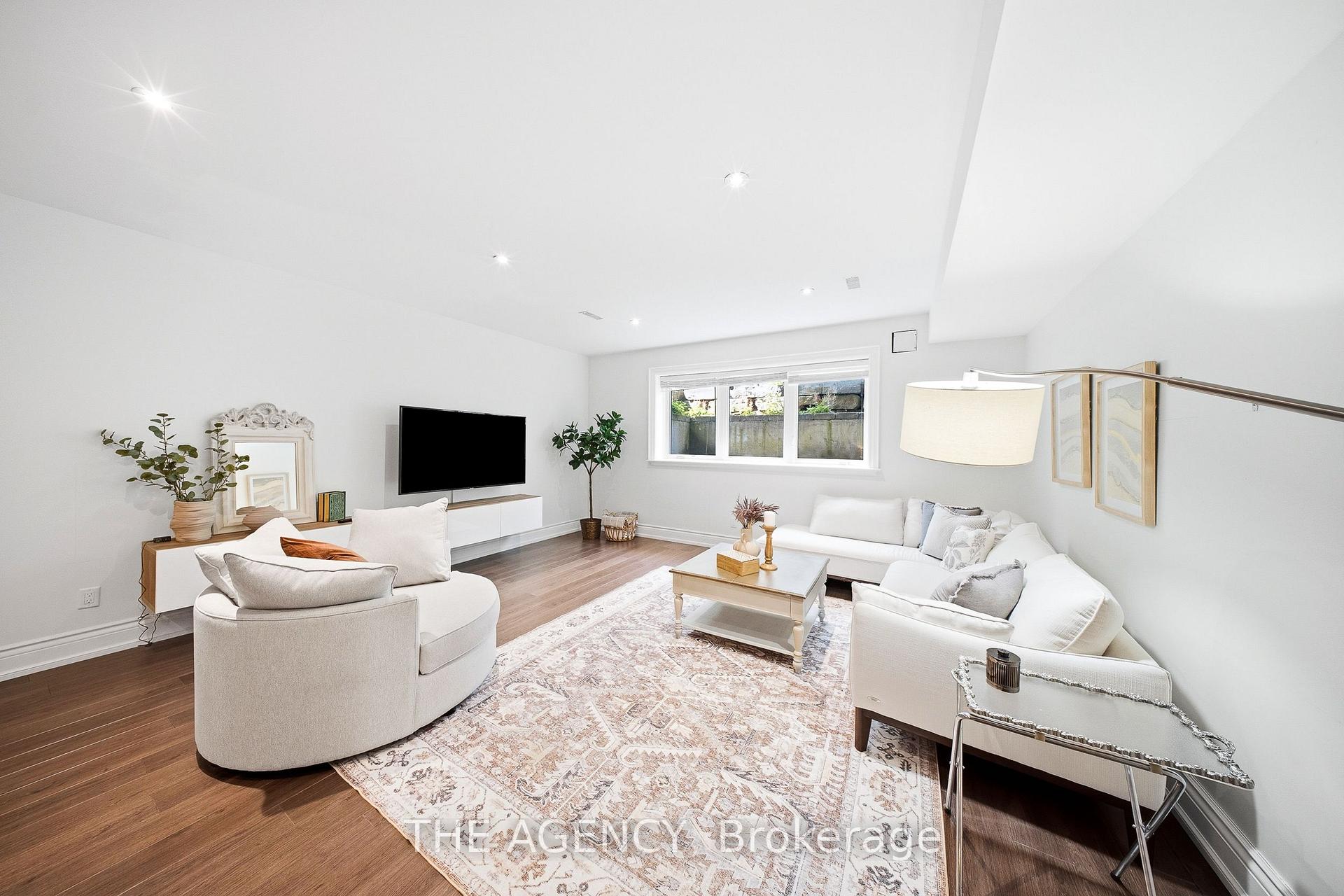 Photo 27 of 1098 Lakeshore Road W, Oakville, Southwest — HOMEH
