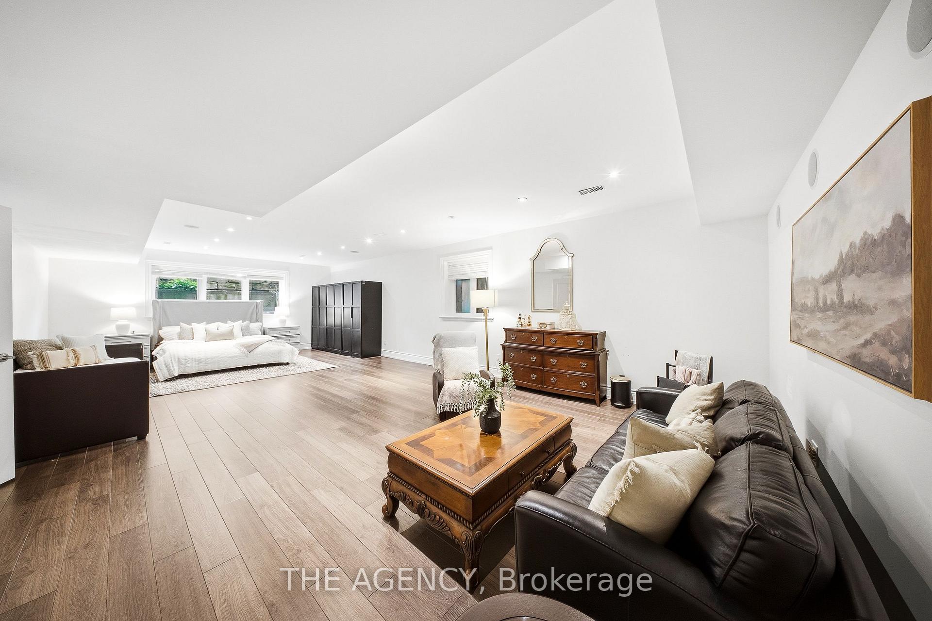 Photo 31 of 1098 Lakeshore Road W, Oakville, Southwest — HOMEH