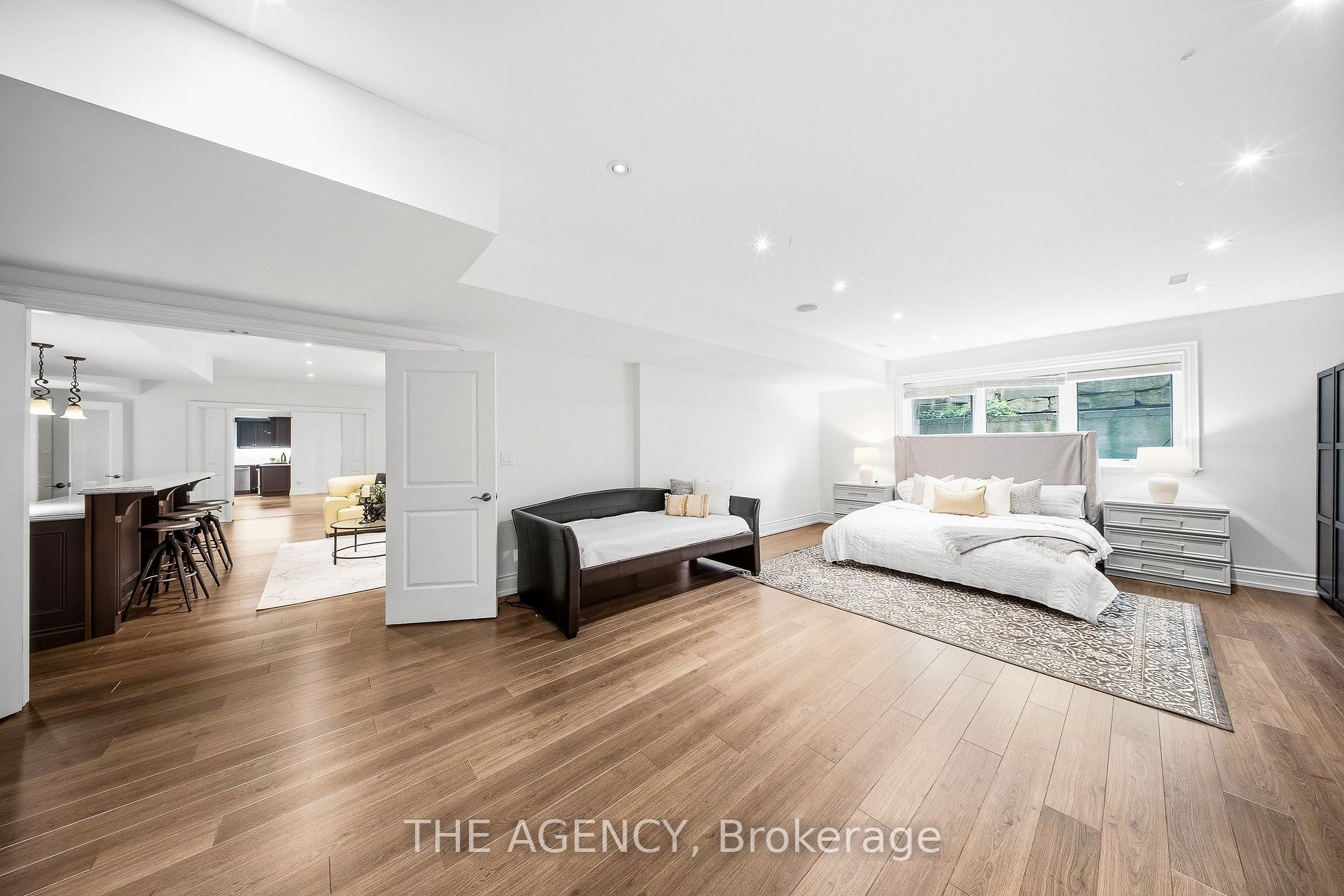 Photo 32 of 1098 Lakeshore Road W, Oakville, Southwest — HOMEH