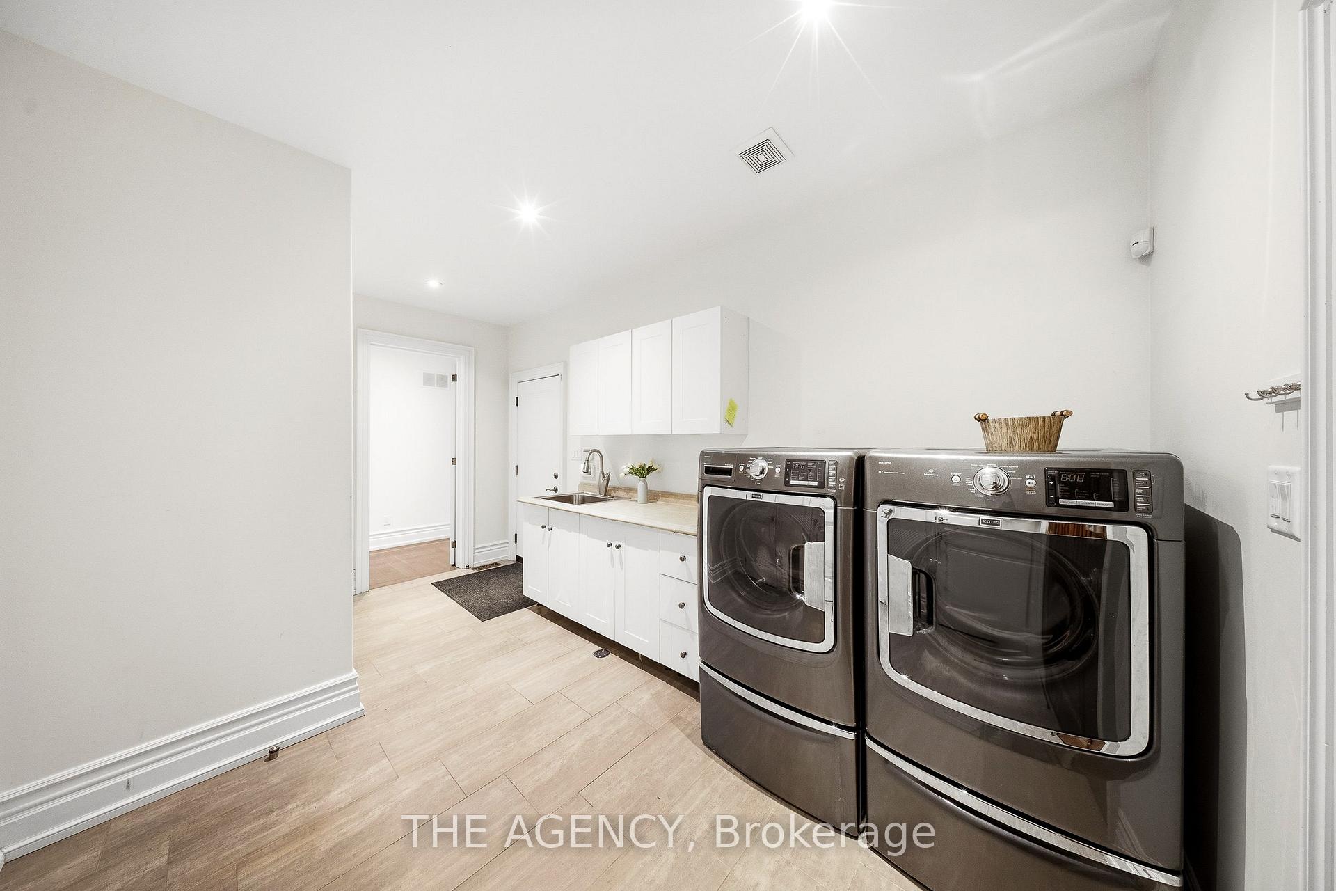 Photo 37 of 1098 Lakeshore Road W, Oakville, Southwest — HOMEH