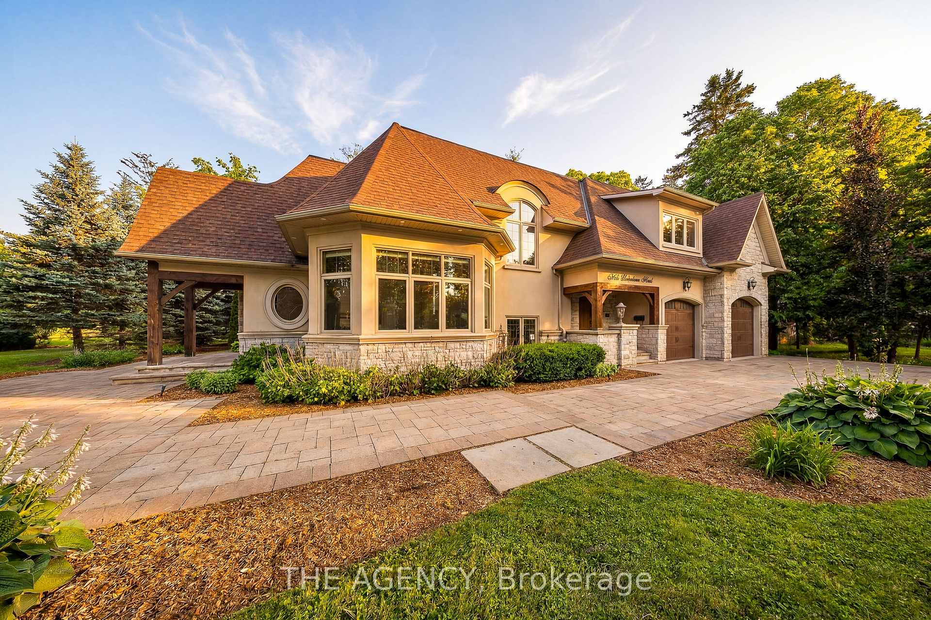 Photo 47 of 1098 Lakeshore Road W, Oakville, Southwest — HOMEH