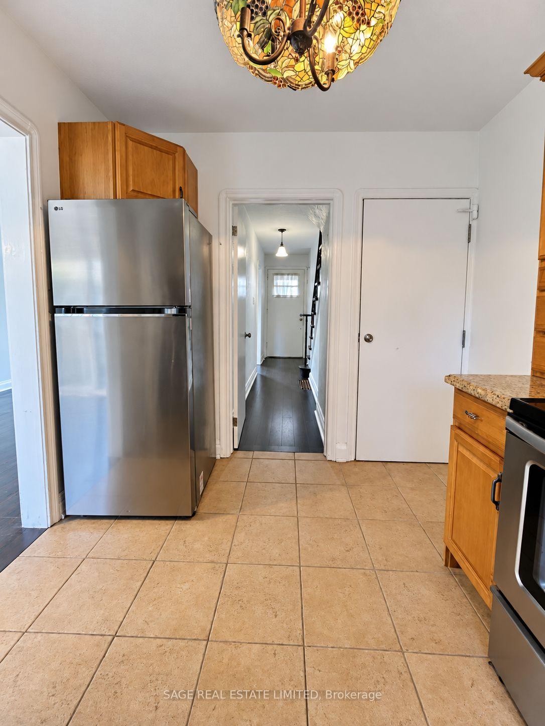 Photo 11 of Unit Upper/Main Unit, 309 Blantyre Avenue, Scarborough, Birchcliffe-Cliffside — HOMEH
