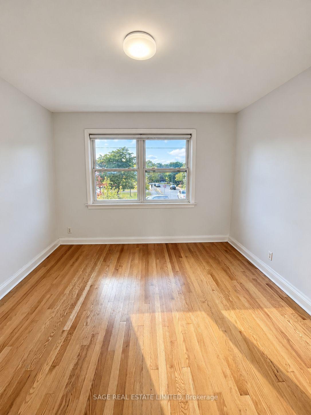Photo 12 of Unit Upper/Main Unit, 309 Blantyre Avenue, Scarborough, Birchcliffe-Cliffside — HOMEH