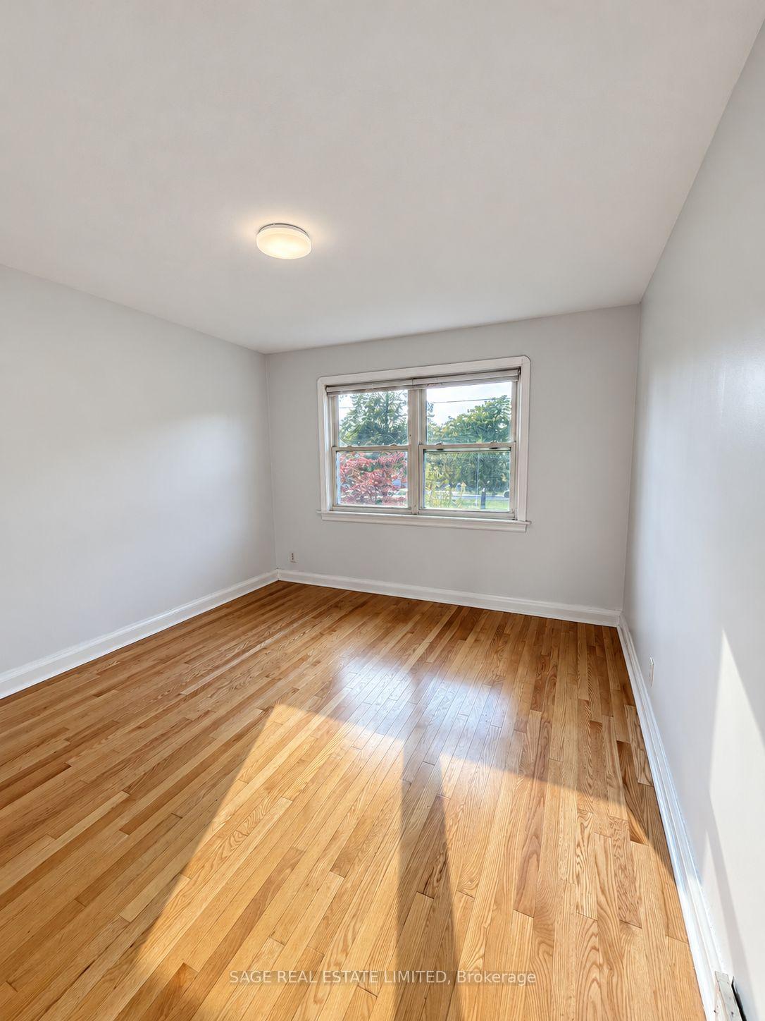 Photo 13 of Unit Upper/Main Unit, 309 Blantyre Avenue, Scarborough, Birchcliffe-Cliffside — HOMEH