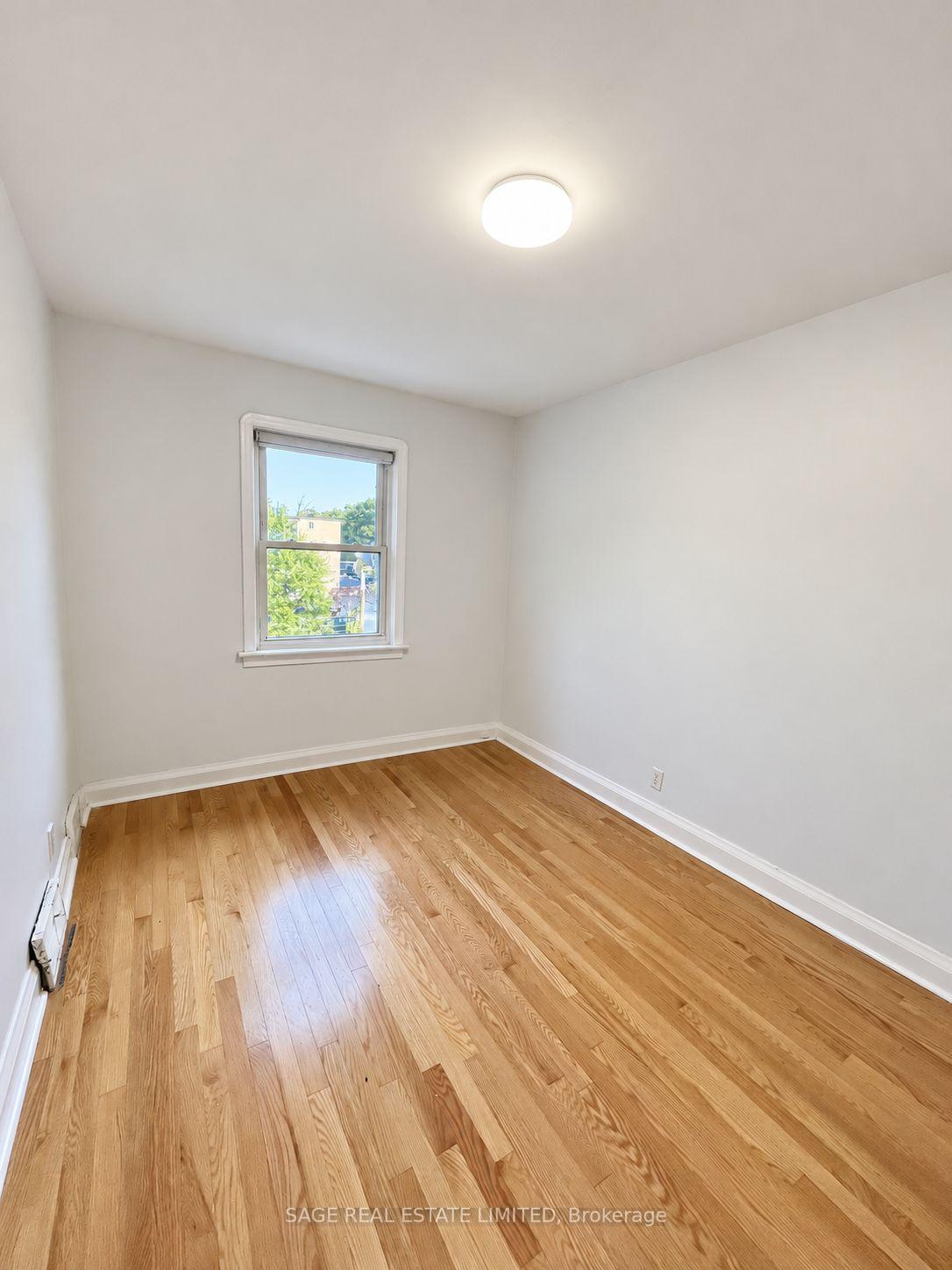 Photo 14 of Unit Upper/Main Unit, 309 Blantyre Avenue, Scarborough, Birchcliffe-Cliffside — HOMEH