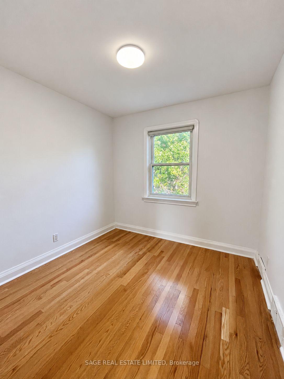 Photo 16 of Unit Upper/Main Unit, 309 Blantyre Avenue, Scarborough, Birchcliffe-Cliffside — HOMEH