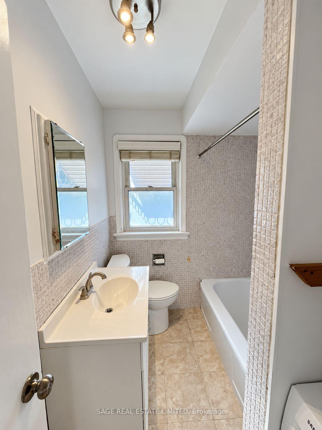 Photo 17 of Unit Upper/Main Unit, 309 Blantyre Avenue, Scarborough, Birchcliffe-Cliffside — HOMEH