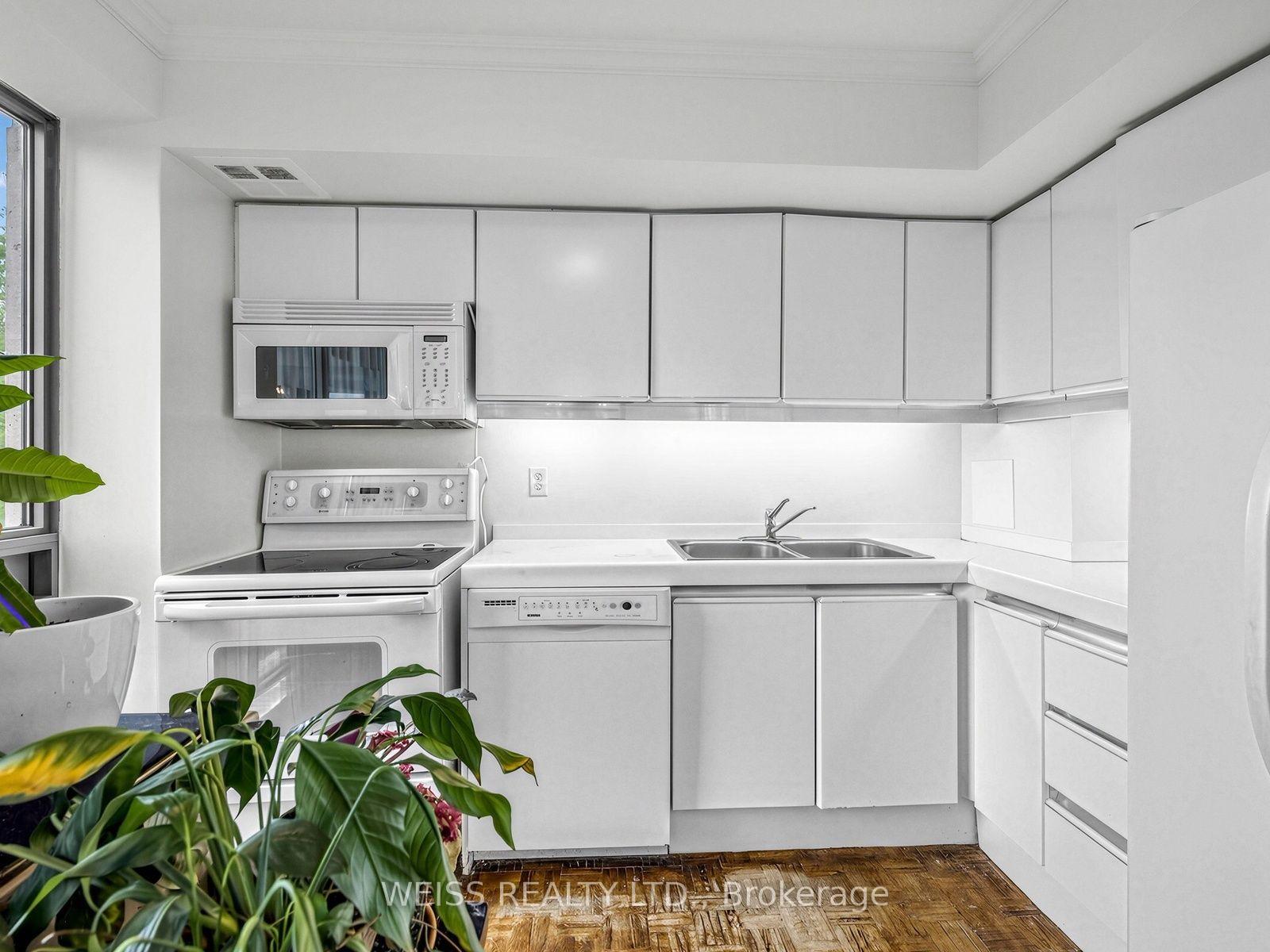 Photo 18 of Unit 903, 63 St. Clair Avenue W, Toronto, Yonge-St. Clair — HOMEH