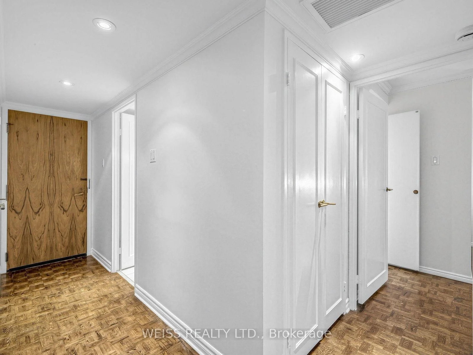 Photo 3 of Unit 903, 63 St. Clair Avenue W, Toronto, Yonge-St. Clair — HOMEH