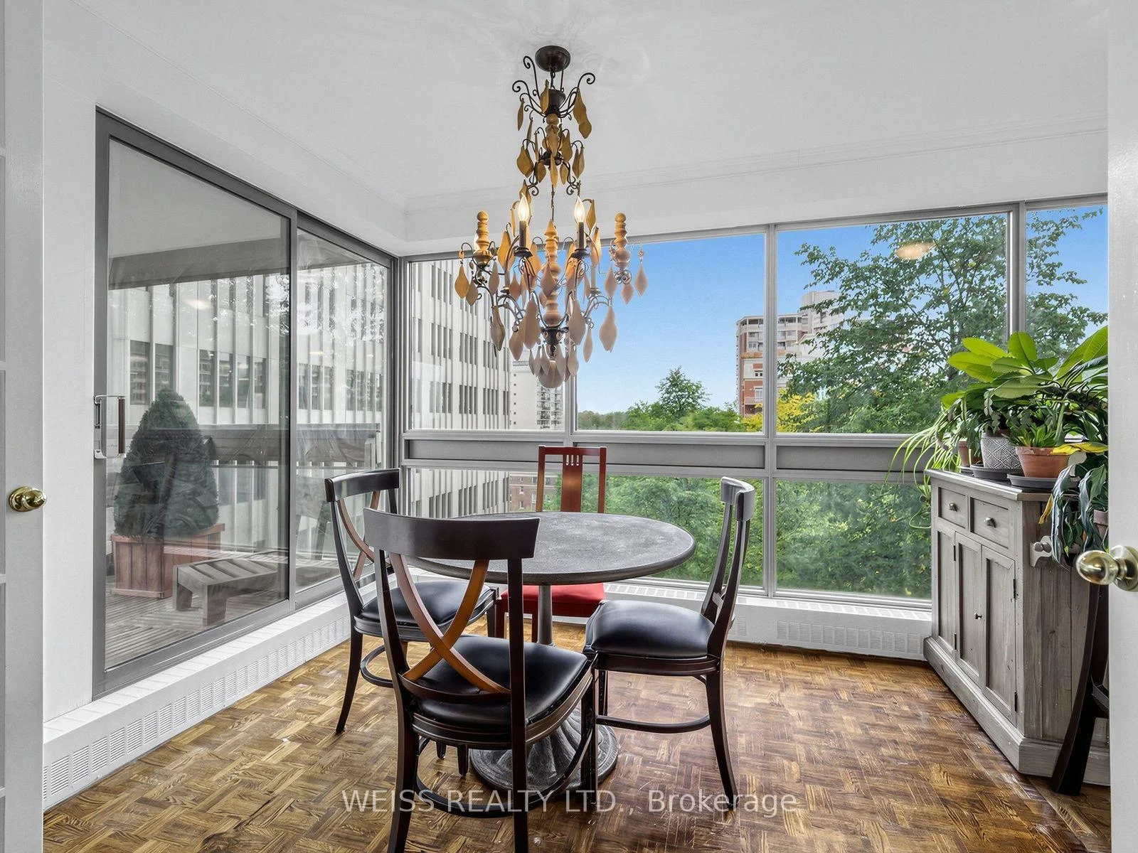 Photo 13 of Unit 903, 63 St. Clair Avenue W, Toronto, Yonge-St. Clair — HOMEH
