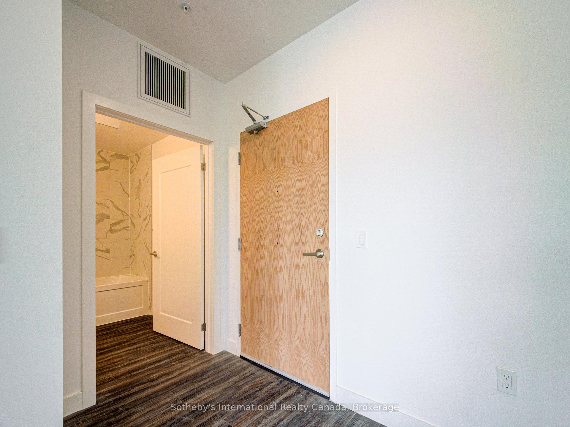 Photo 3 of Unit 402, 408 Dundas Street S, Cambridge, Christopher-Champlain — HOMEH