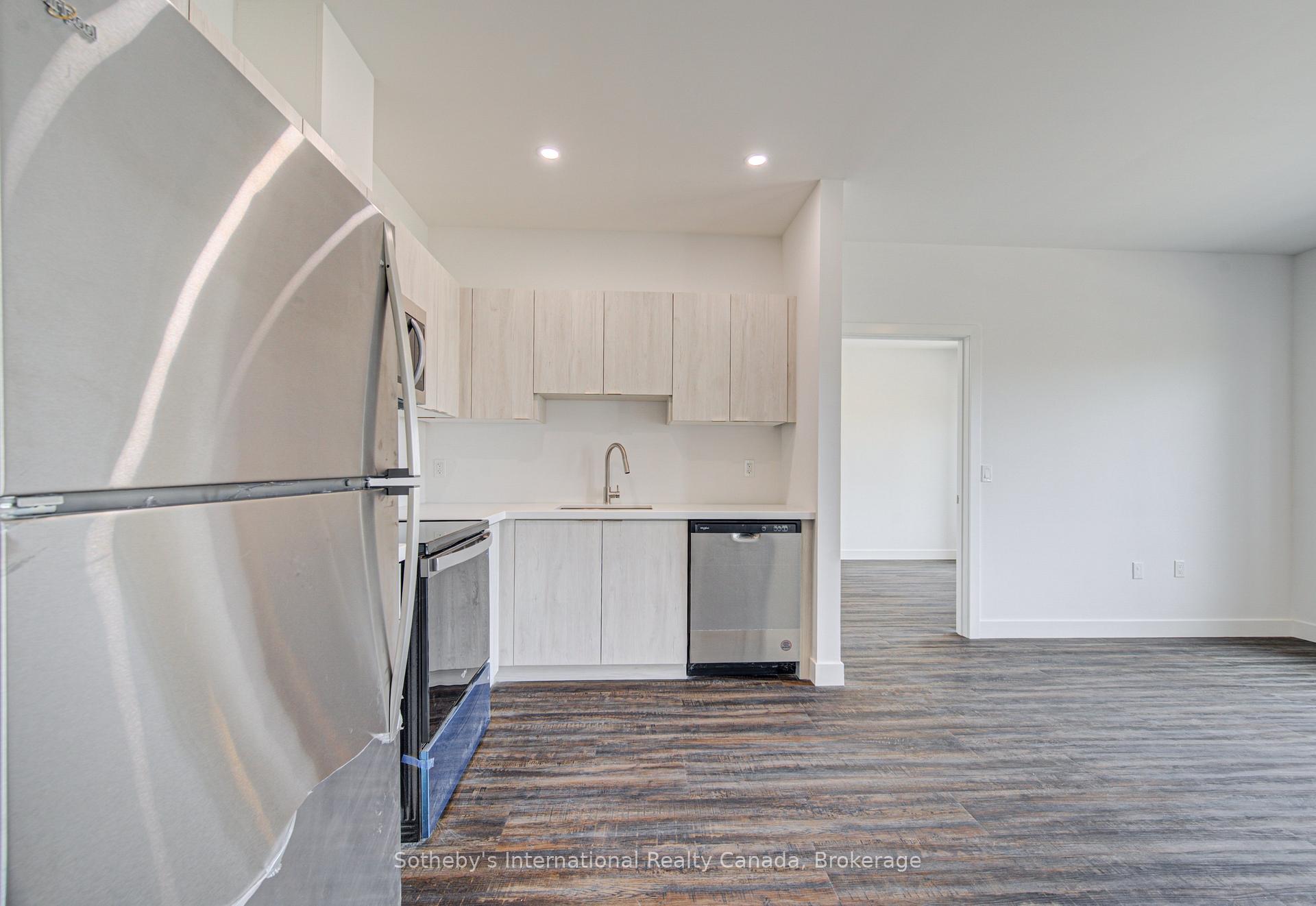 Photo 11 of Unit 402, 408 Dundas Street S, Cambridge, Christopher-Champlain — HOMEH