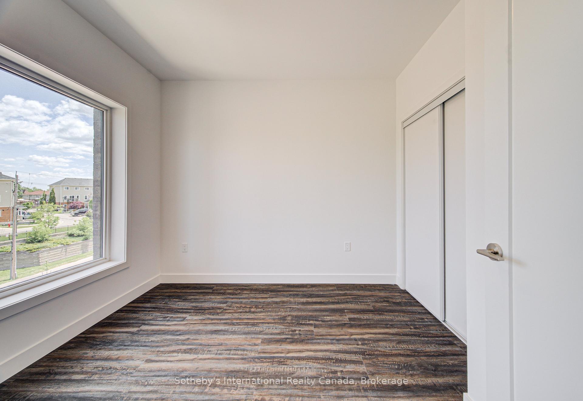 Photo 16 of Unit 402, 408 Dundas Street S, Cambridge, Christopher-Champlain — HOMEH