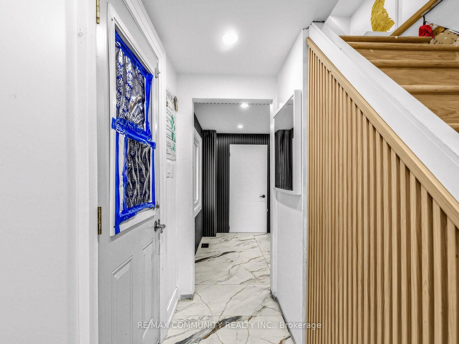 Photo 3 of 2444 Rundle Abbey, Clarington, Bowmanville — HOMEH
