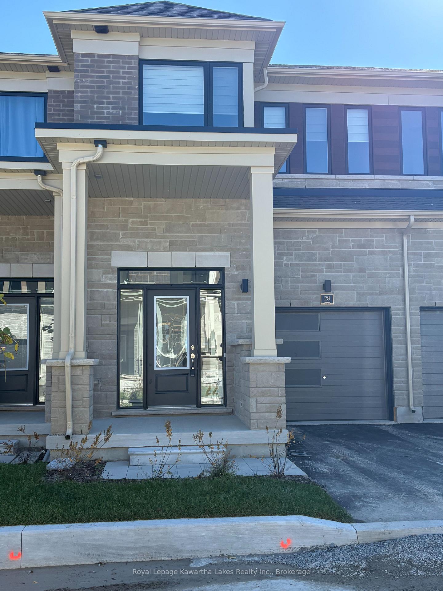 Photo 2 of 28 Ingle Way, Kawartha Lakes, Lindsay — HOMEH