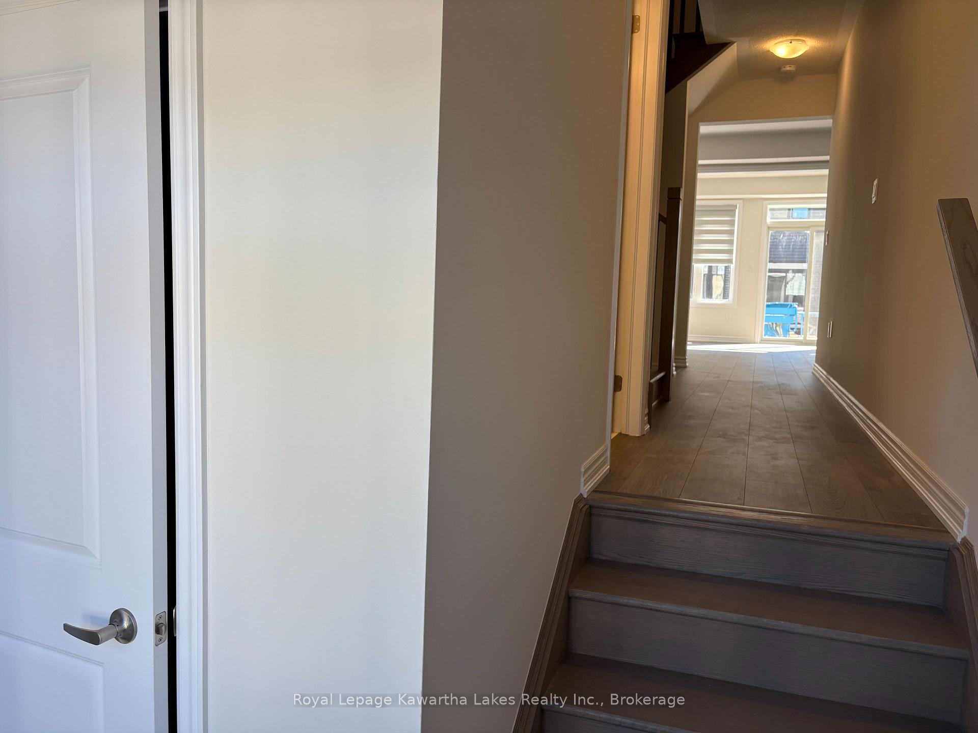 Photo 3 of 28 Ingle Way, Kawartha Lakes, Lindsay — HOMEH
