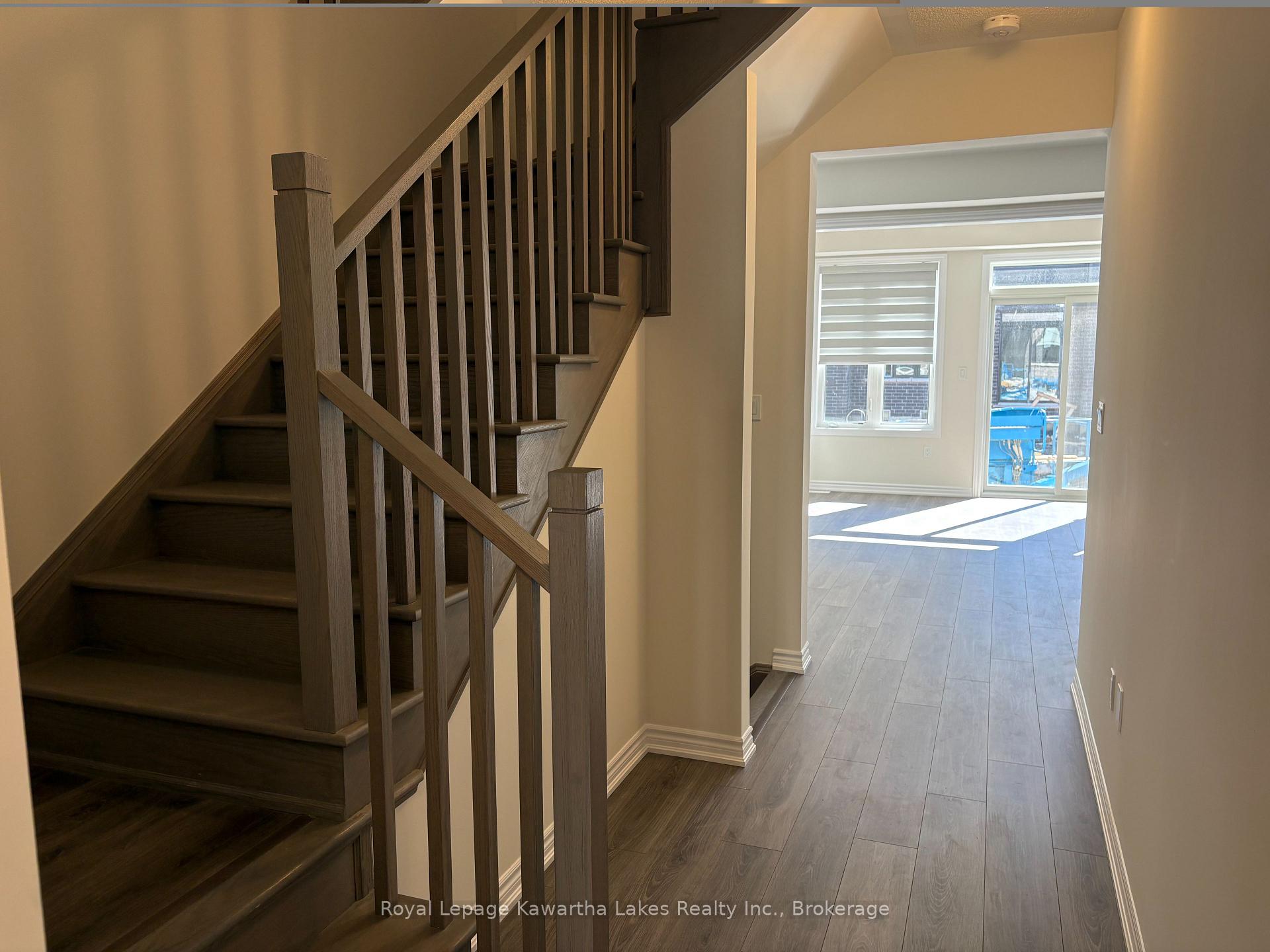 Photo 5 of 28 Ingle Way, Kawartha Lakes, Lindsay — HOMEH