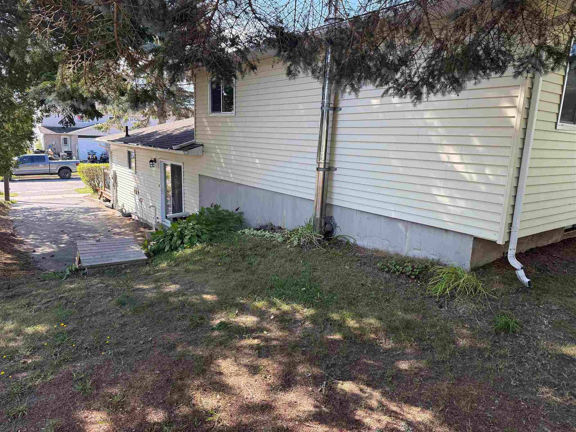 Photo 32 of 2 Farrell Crescent, Elliot Lake — HOMEH