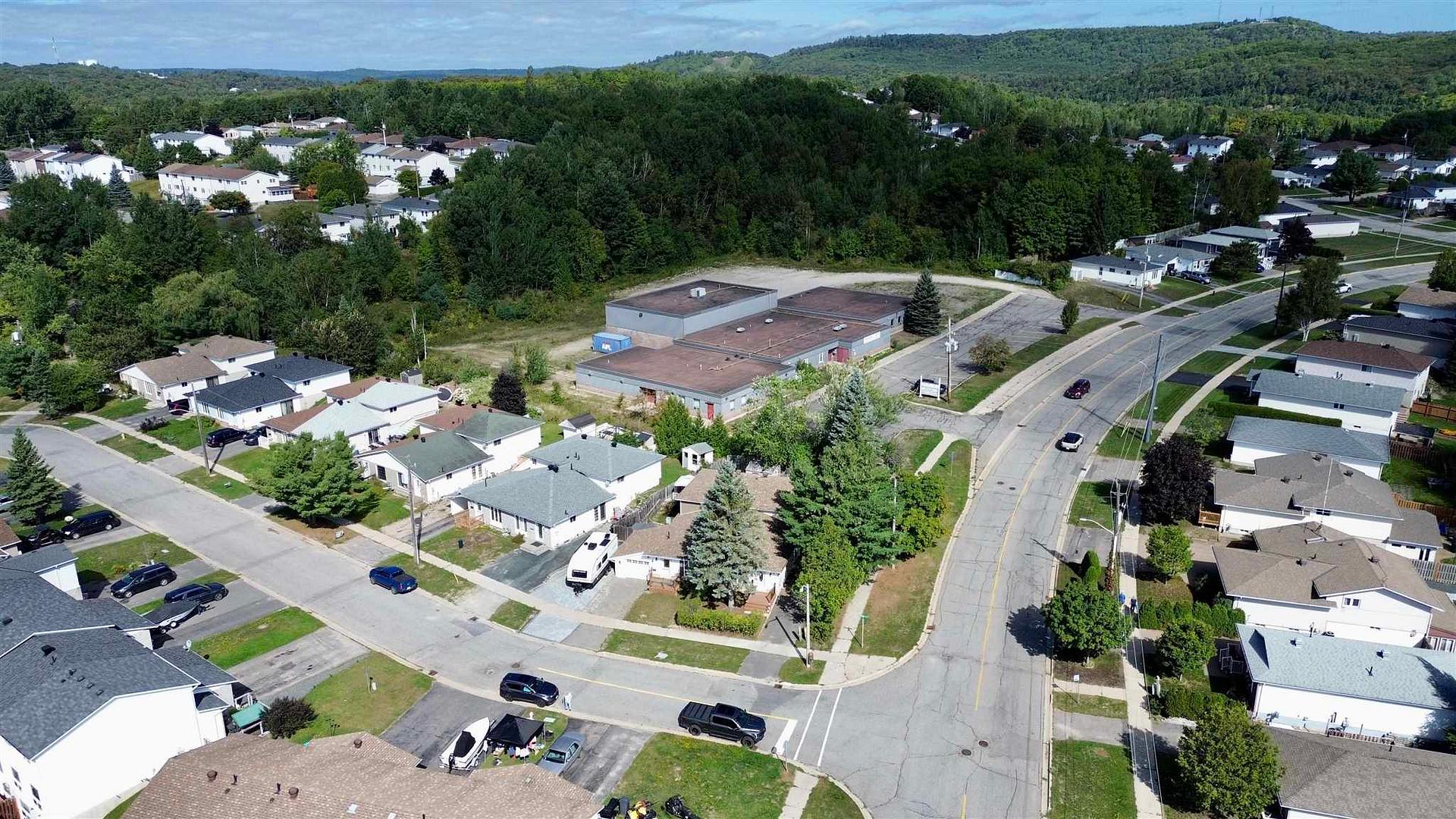 Photo 37 of 2 Farrell Crescent, Elliot Lake — HOMEH