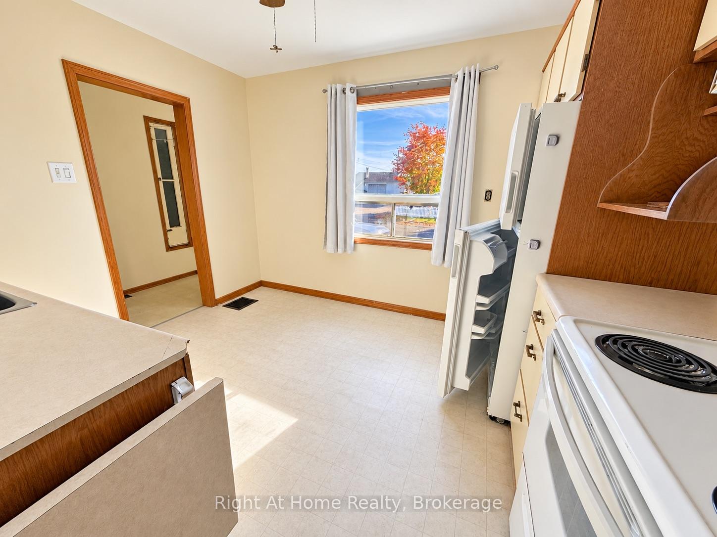 Photo 4 of 145 Kenogami Avenue S, Thunder Bay, West End — HOMEH