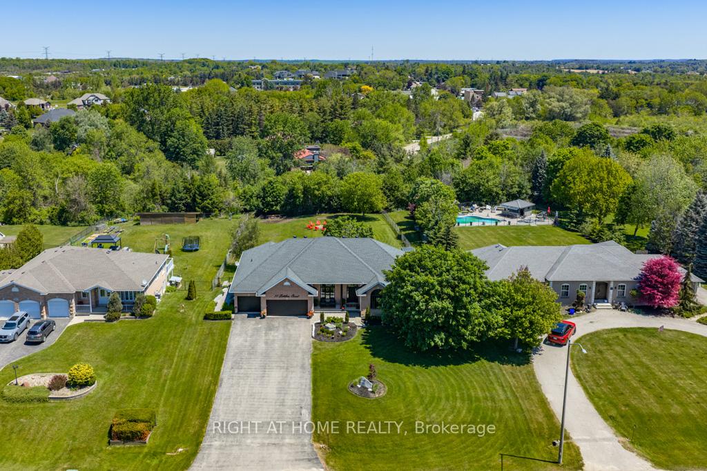 Photo 3 of 11 Settlers Court, Puslinch, Morriston — HOMEH