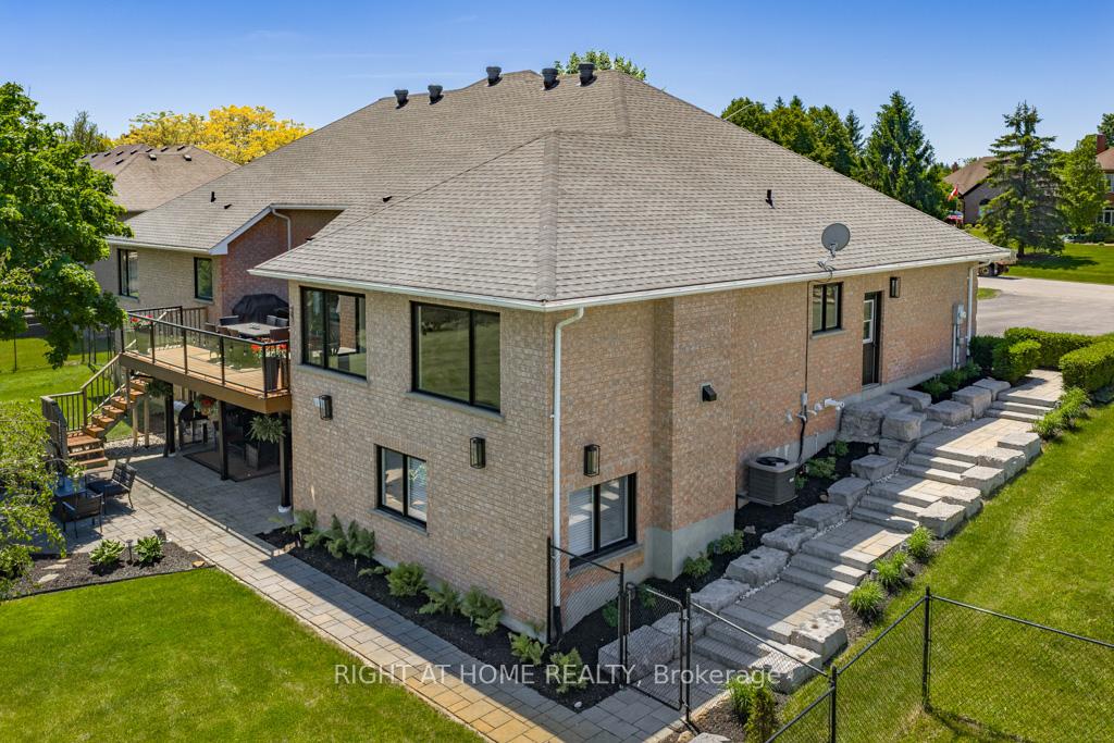 Photo 5 of 11 Settlers Court, Puslinch, Morriston — HOMEH