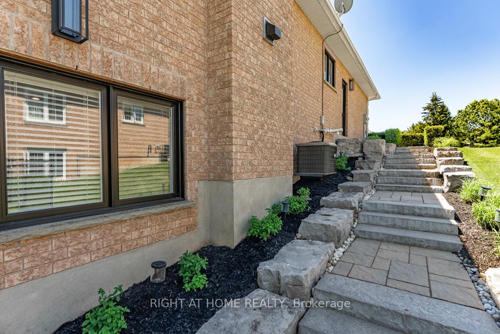 Photo 45 of 11 Settlers Court, Puslinch, Morriston — HOMEH