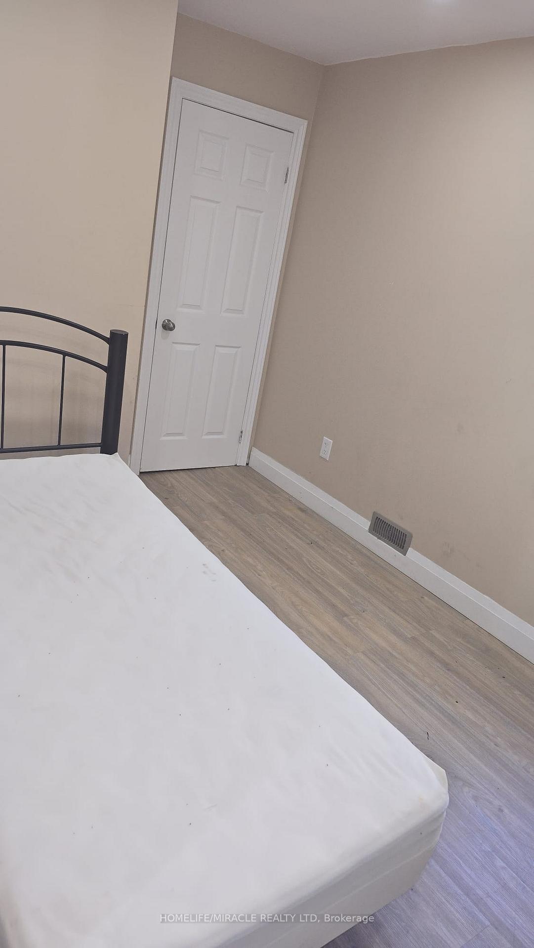 Photo 5 of 4364 Bampfield Street, Niagara Falls, Downtown — HOMEH