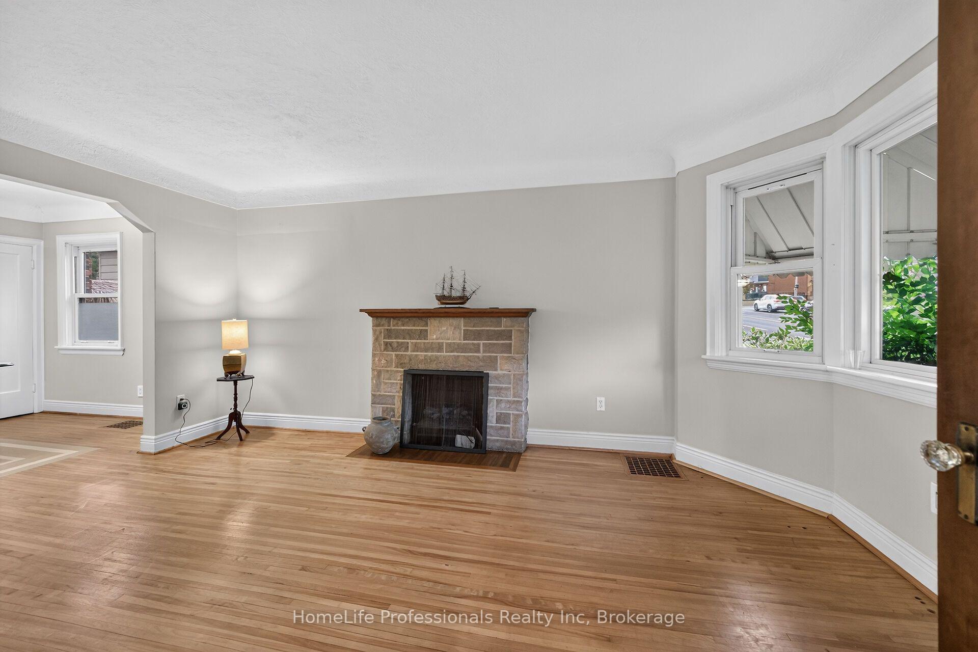 Photo 12 of 603 Upper Wentworth Street, Hamilton, Eastmount — HOMEH