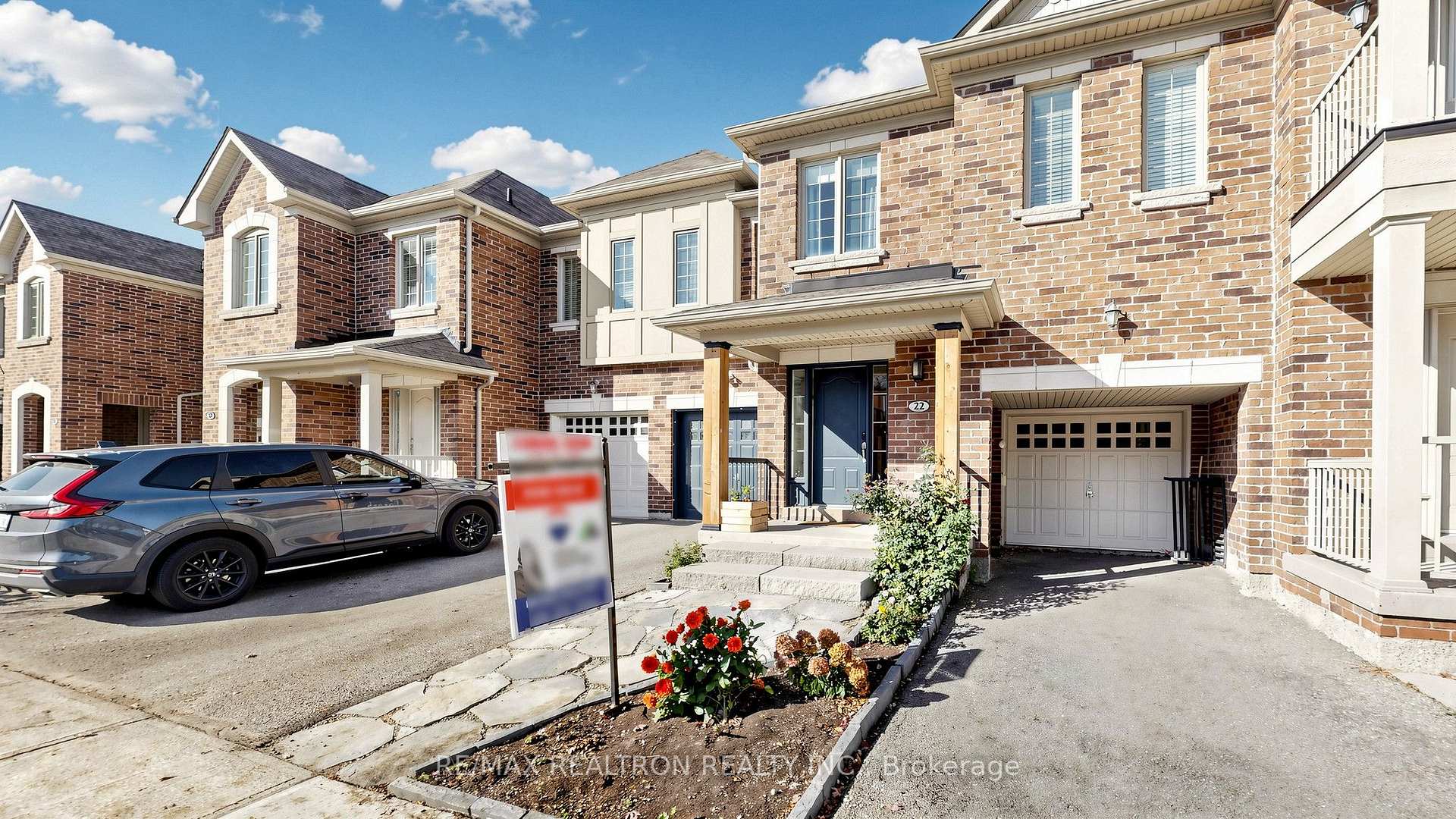 Photo 2 of 22 Coranto Way, Vaughan, Vellore Village — HOMEH
