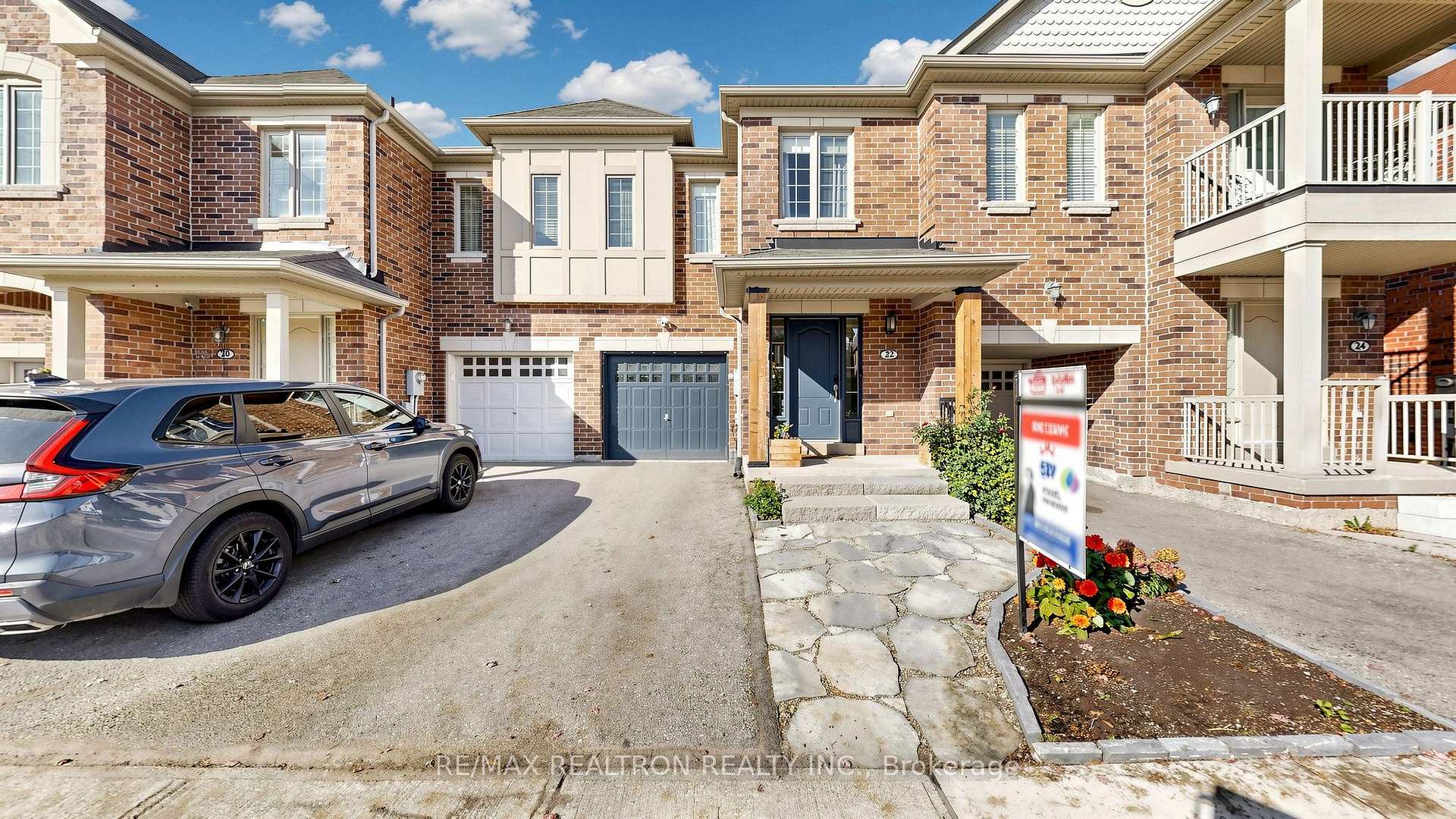 Photo 3 of 22 Coranto Way, Vaughan, Vellore Village — HOMEH