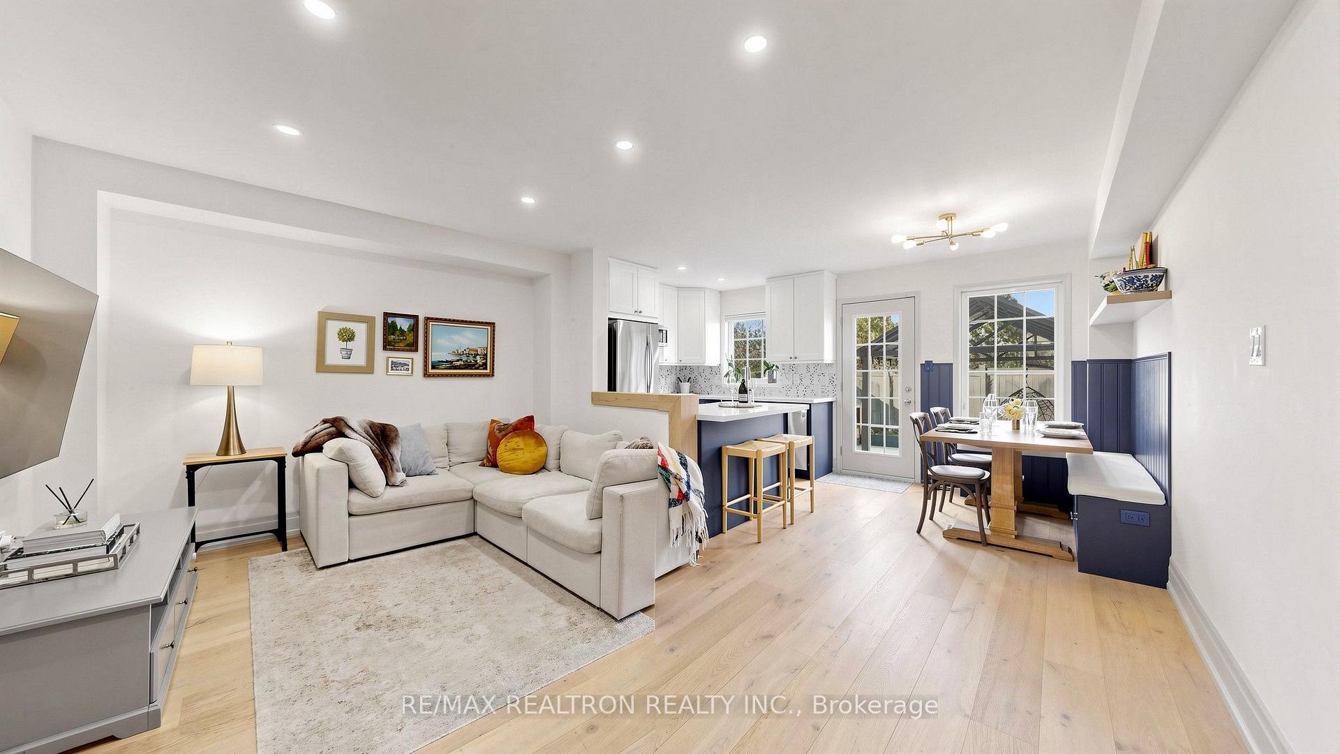 Photo 5 of 22 Coranto Way, Vaughan, Vellore Village — HOMEH
