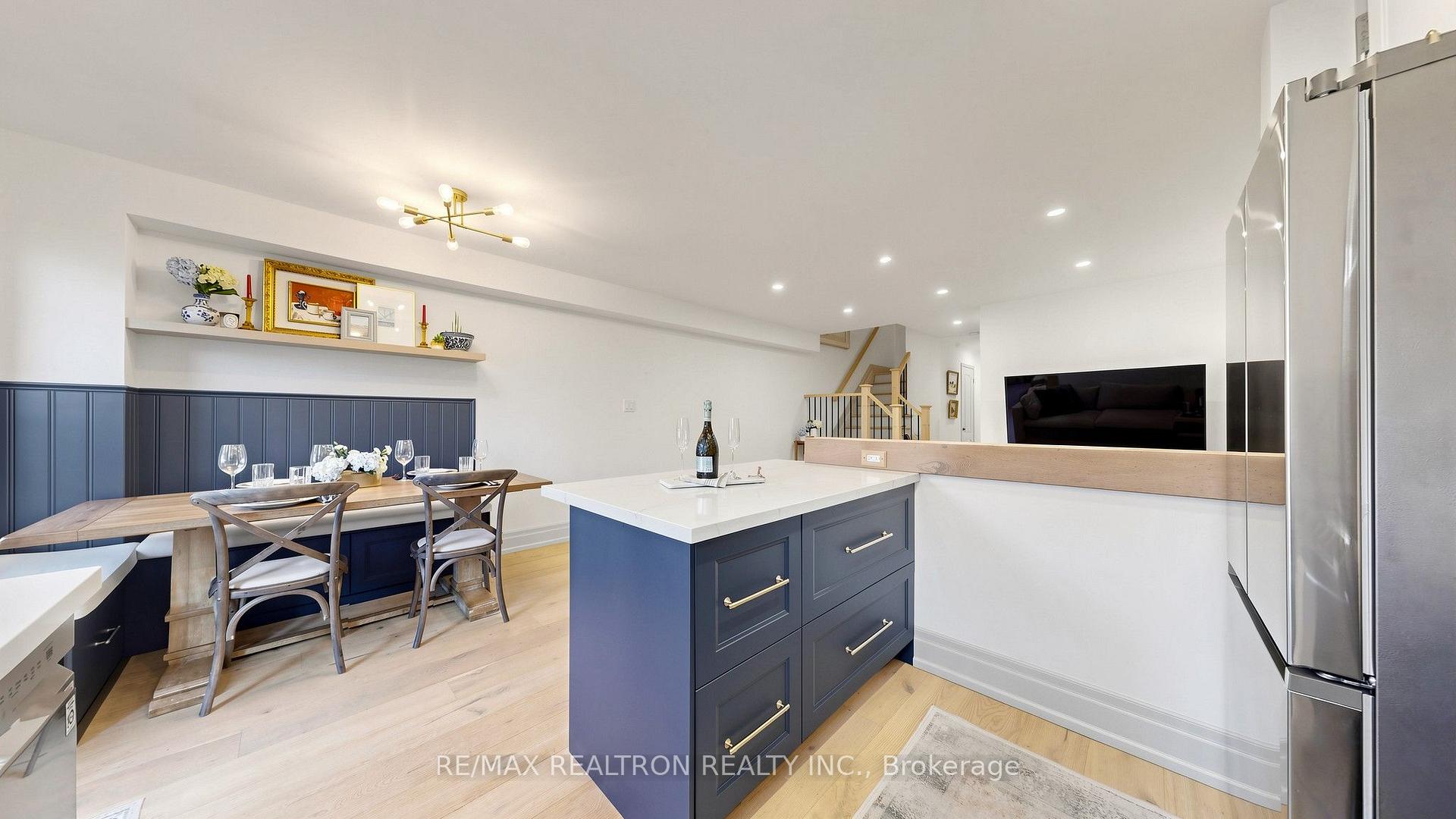 Photo 10 of 22 Coranto Way, Vaughan, Vellore Village — HOMEH