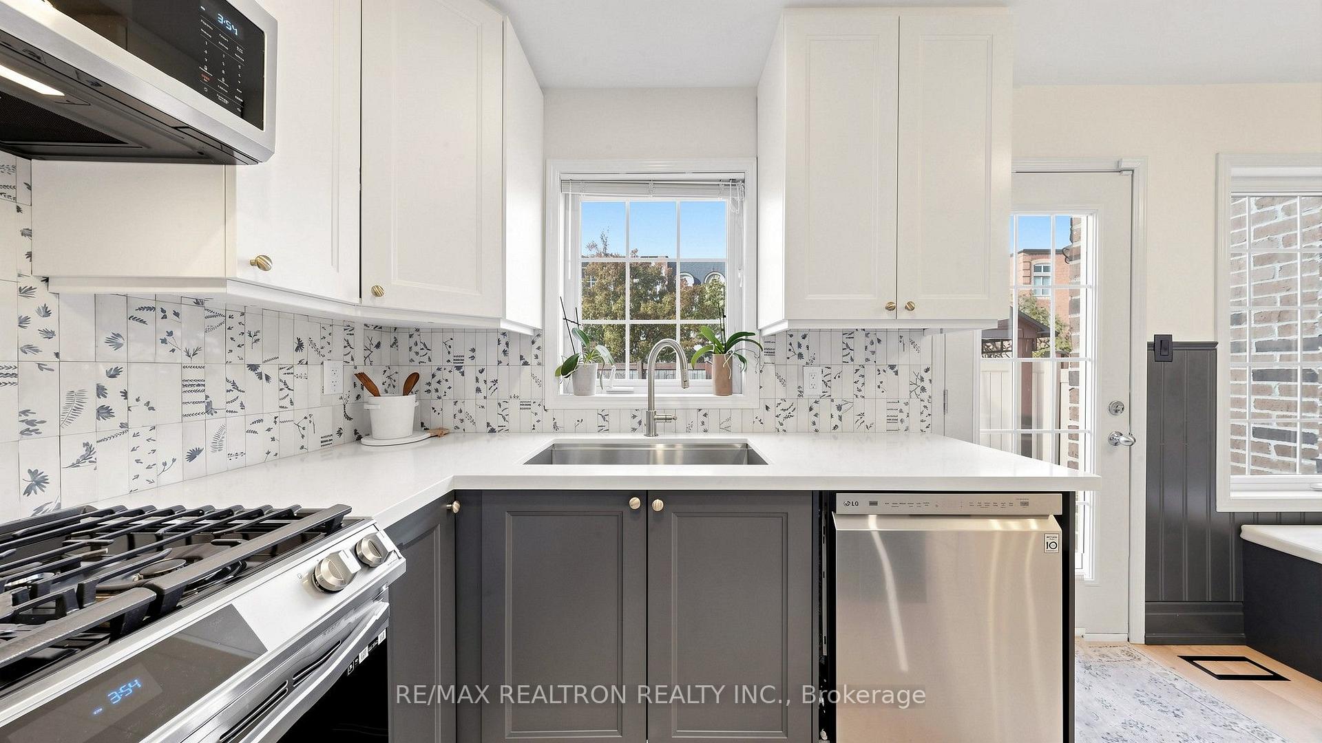 Photo 11 of 22 Coranto Way, Vaughan, Vellore Village — HOMEH