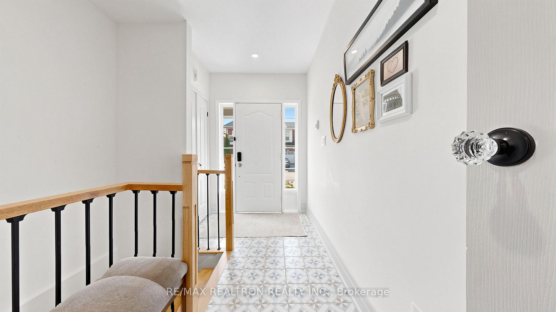 Photo 17 of 22 Coranto Way, Vaughan, Vellore Village — HOMEH