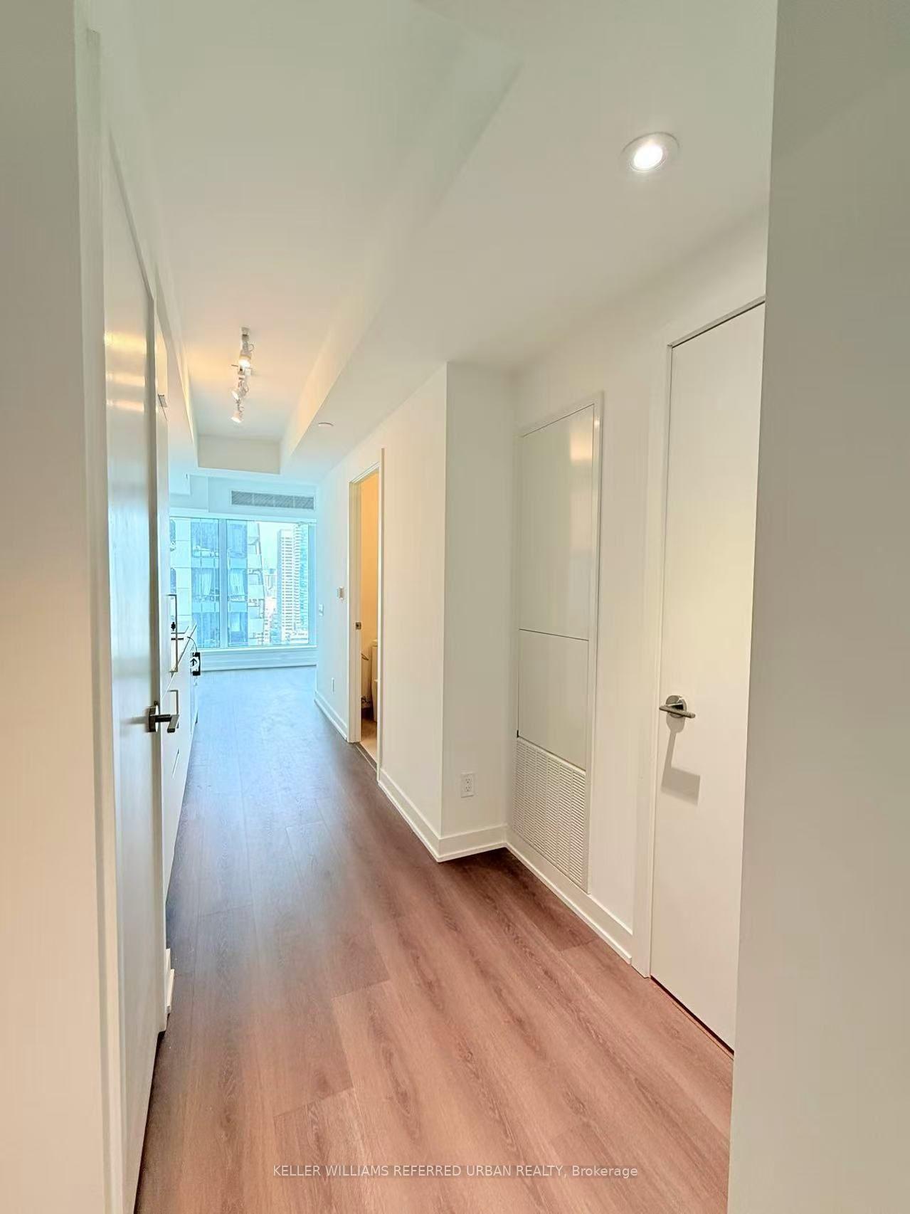 Photo 6 of Unit 3308, 8 Wellesley Street W, Toronto, Bay Street Corridor — HOMEH