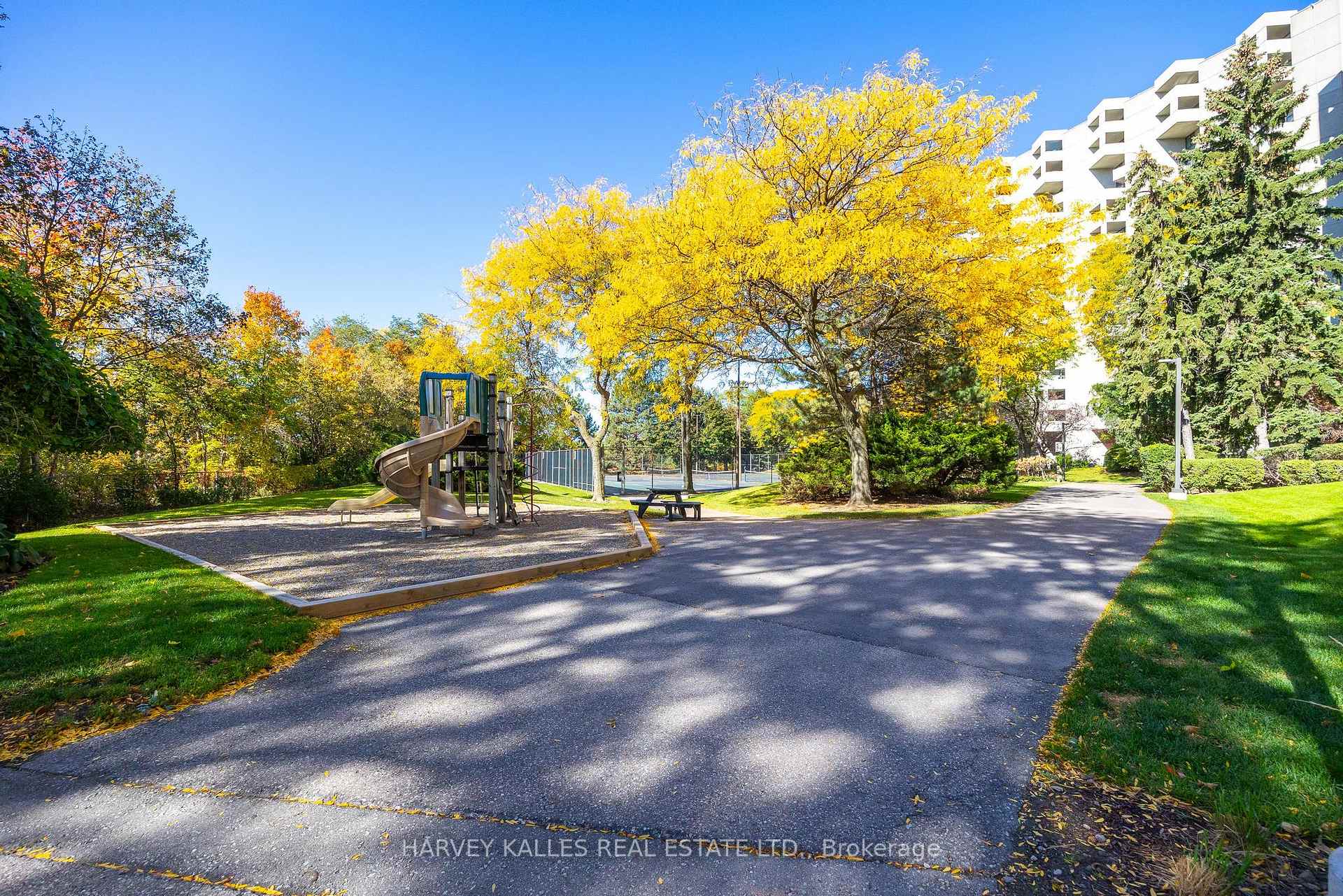 Photo 32 of Unit C32, 300 Mill Road, Etobicoke, Markland Wood — HOMEH